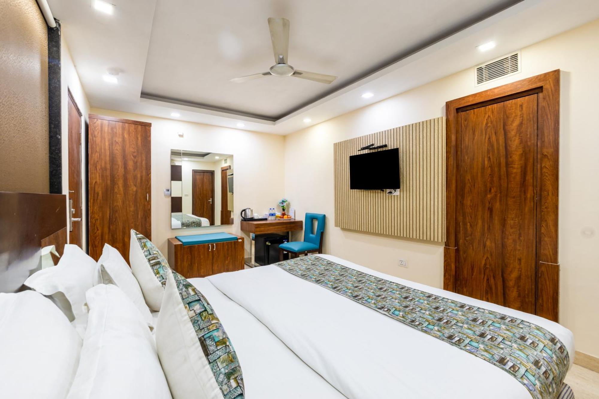 Neu Near Connaught Place & Railway Station Hotel