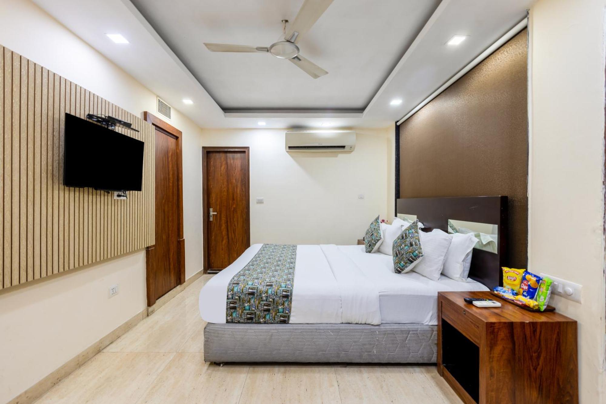 Neu Near Connaught Place & Railway Station New Delhi