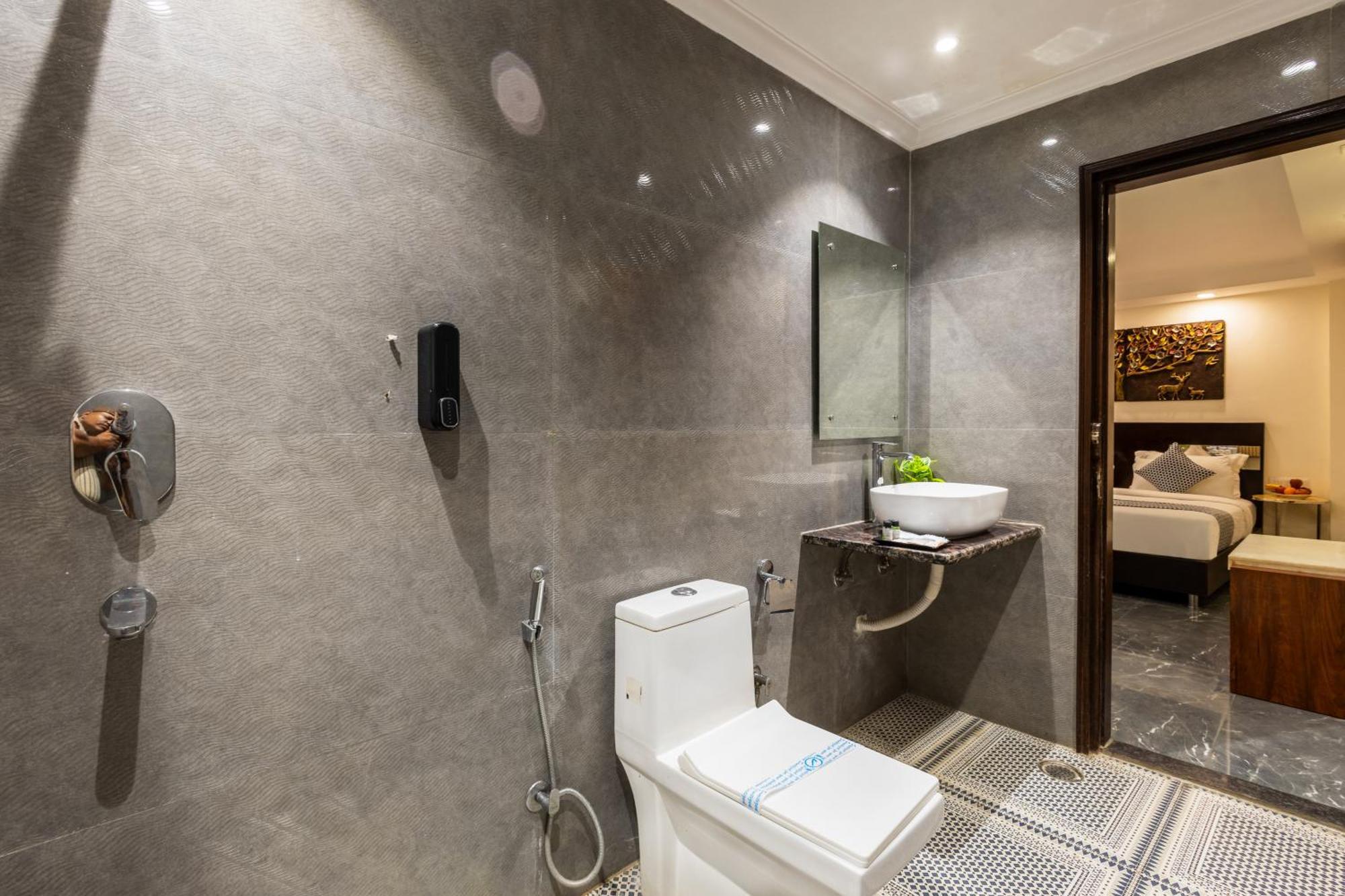 Neu Near Connaught Place & Railway Station 4*