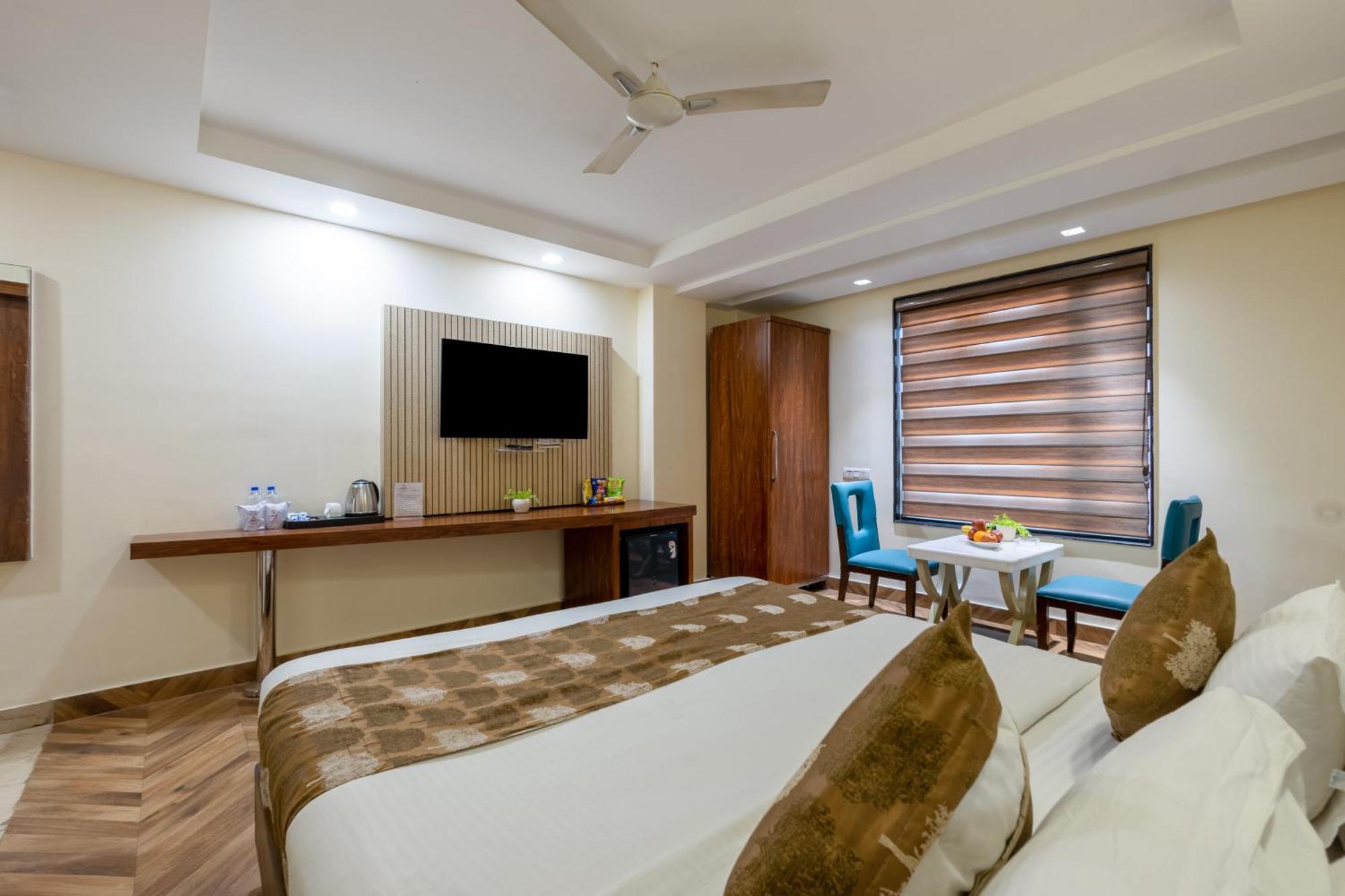 Neu Near Connaught Place & Railway Station