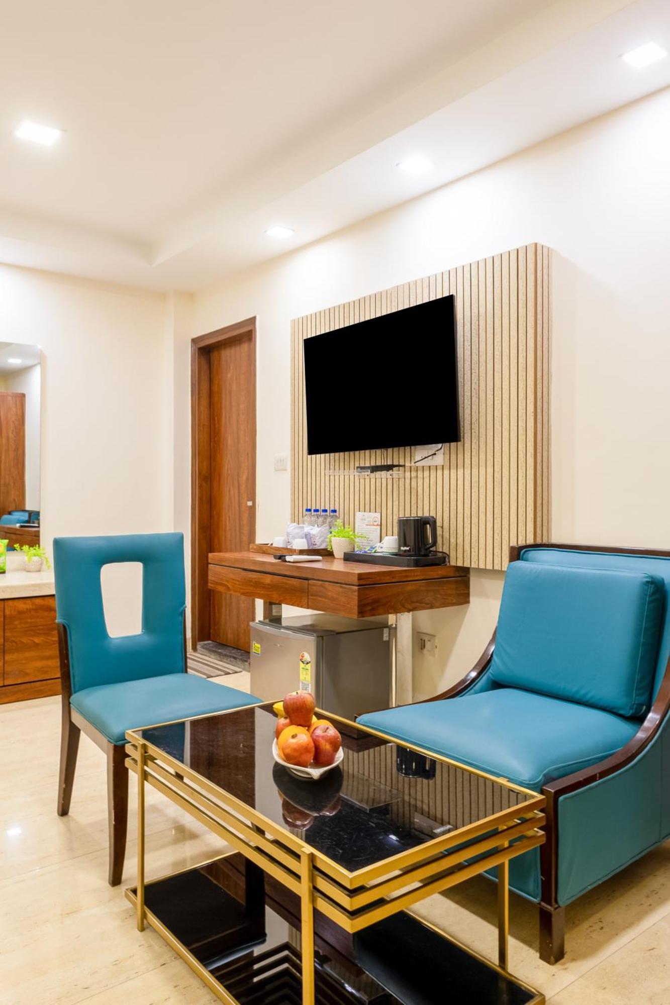 Hotel Neu Near Connaught Place & Railway Station 4*