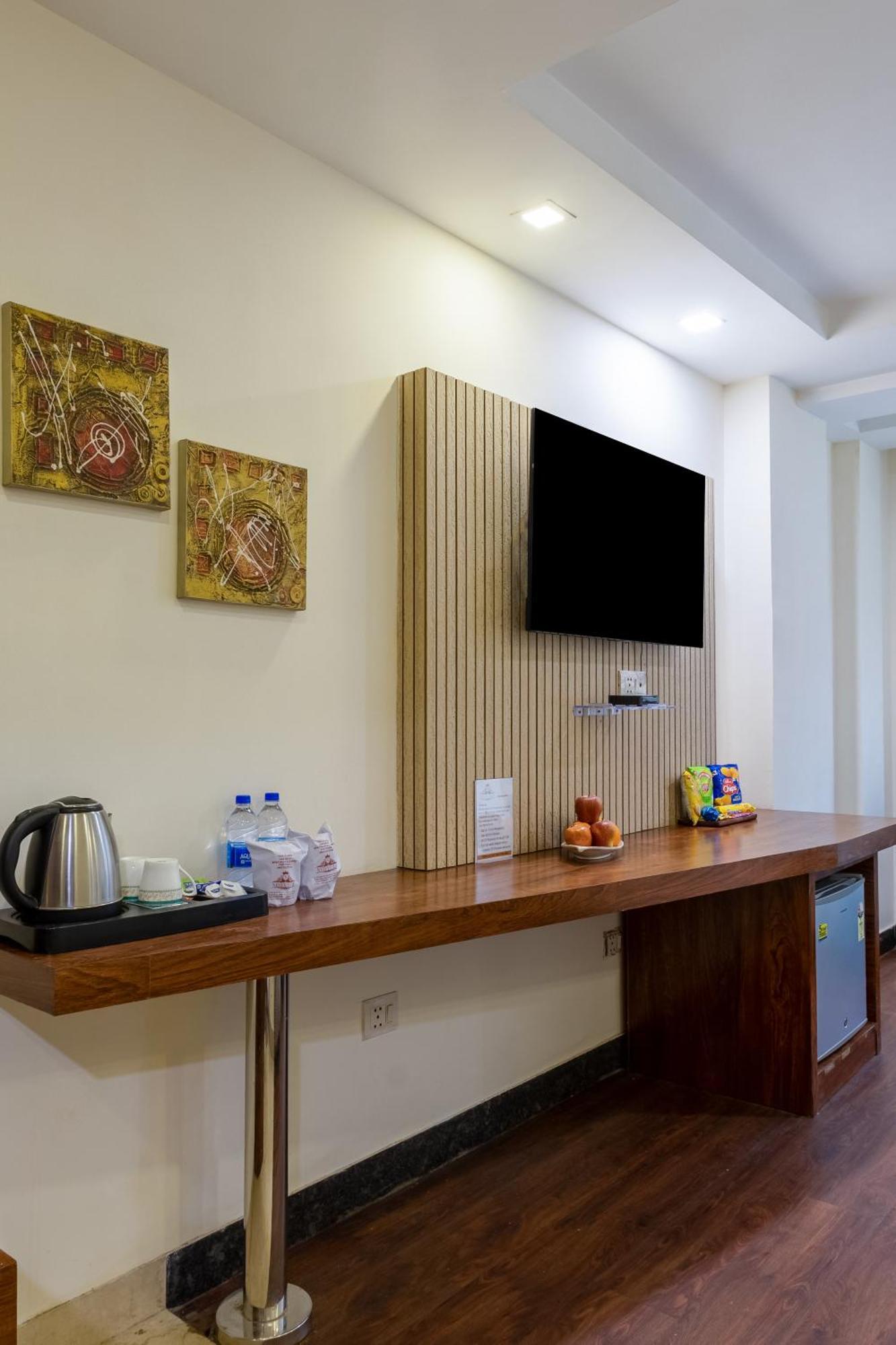 Neu Near Connaught Place & Railway Station 4*