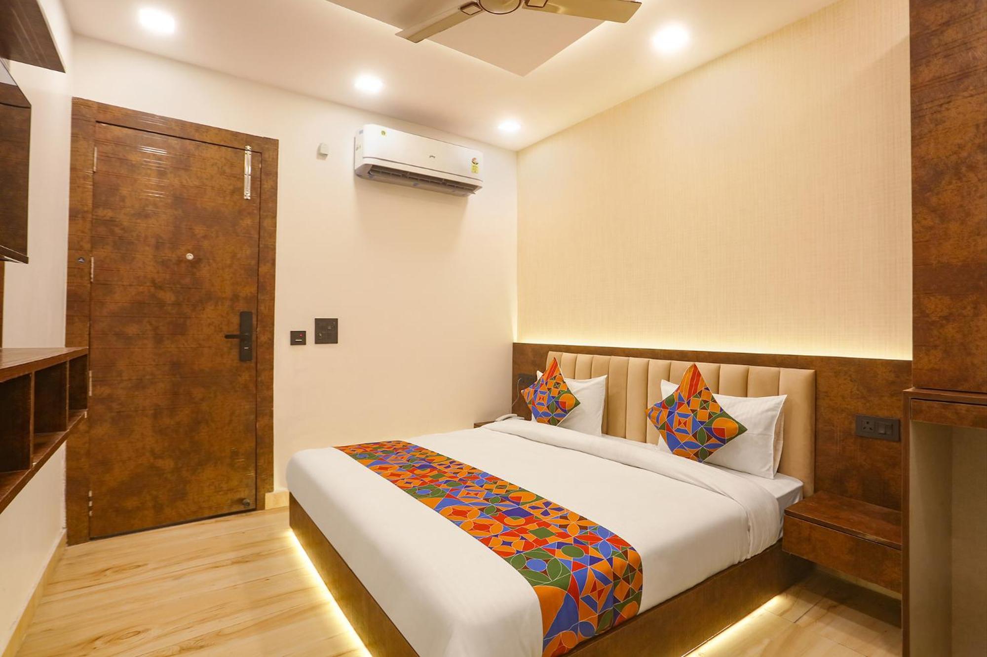 Hotel Fabexpress Sugar Near Rajouri Garden New Delhi