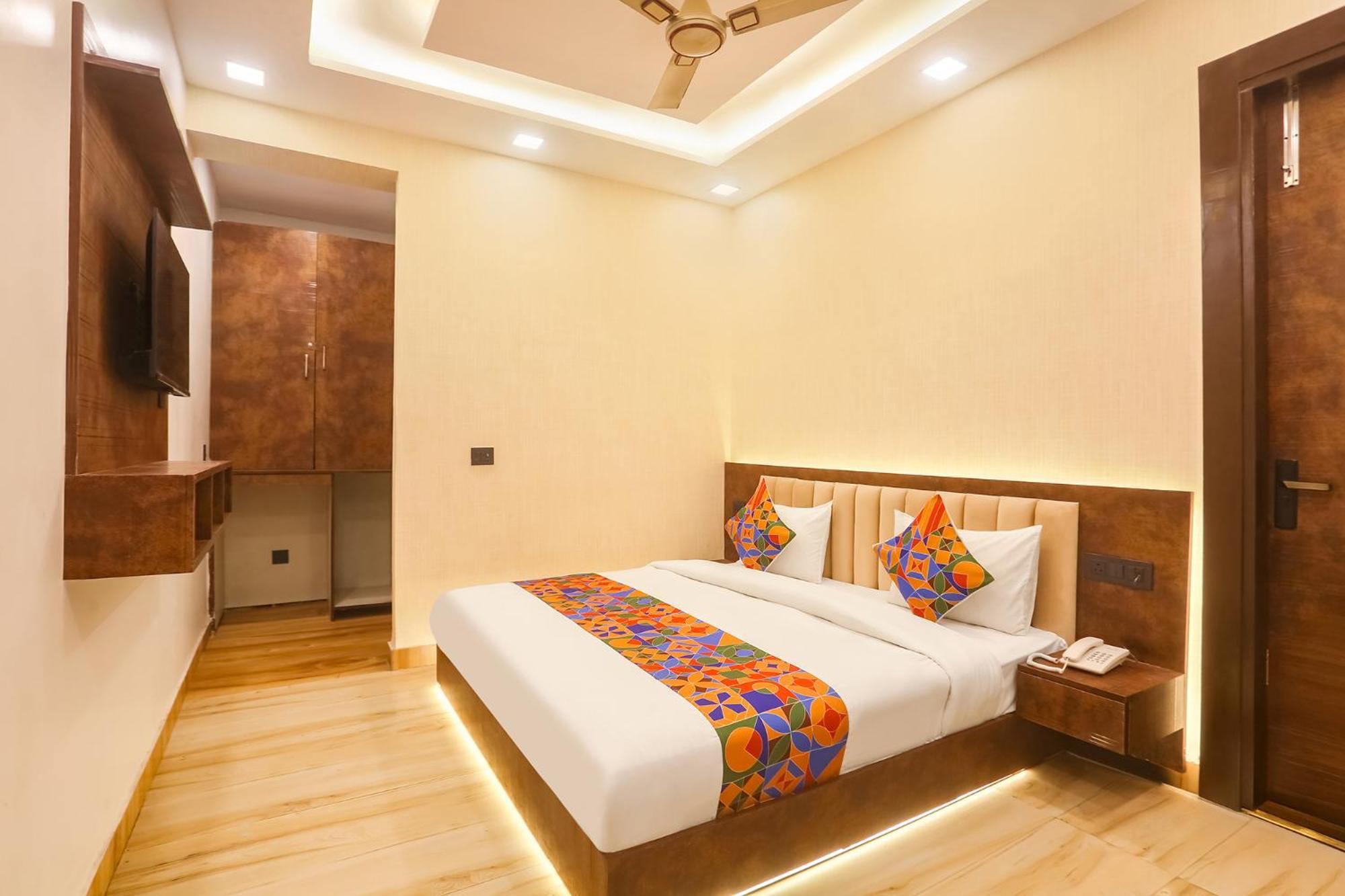 Hotel Fabexpress Sugar Near Rajouri Garden New Delhi