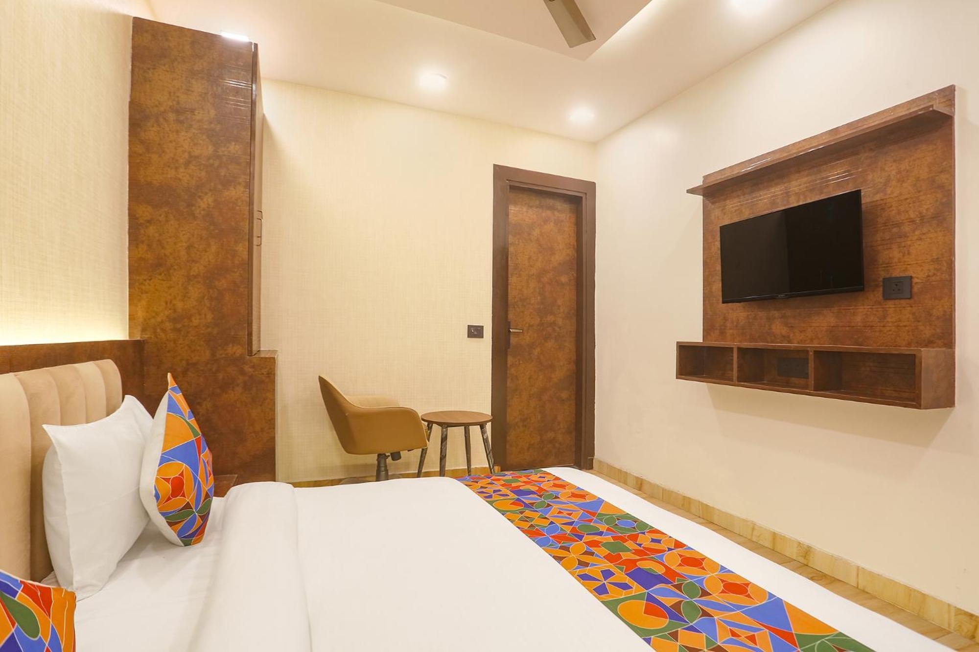 Hotel Fabexpress Sugar Near Rajouri Garden 3*