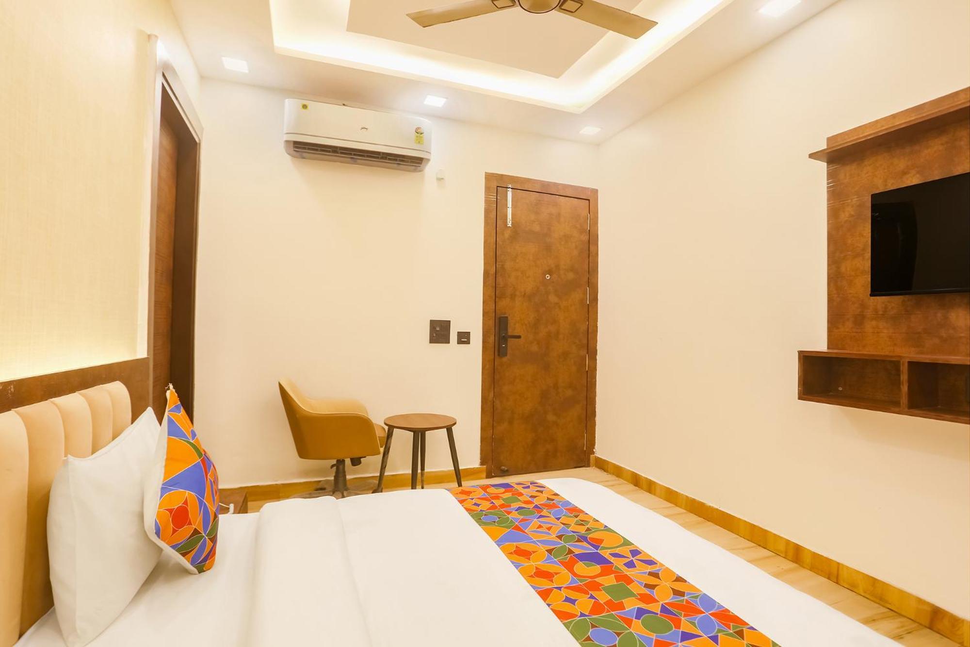Hotel Fabexpress Sugar Near Rajouri Garden New Delhi