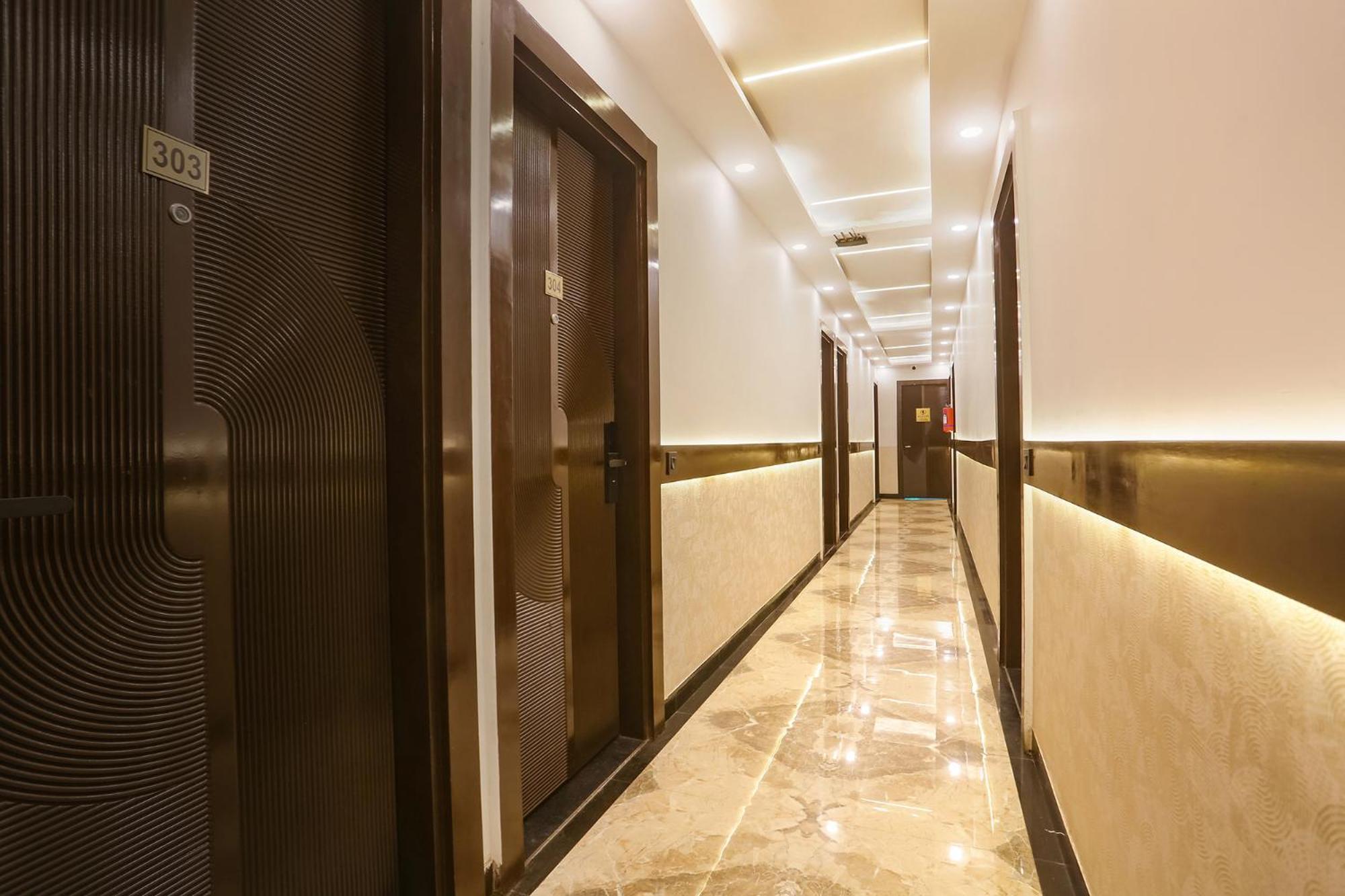 Hotel Fabexpress Sugar Near Rajouri Garden