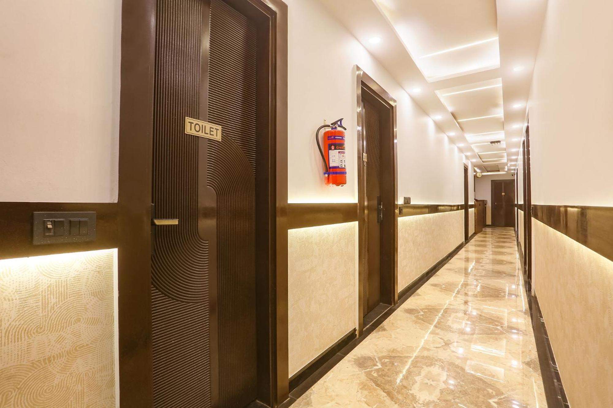 Hotel Fabexpress Sugar Near Rajouri Garden New Delhi