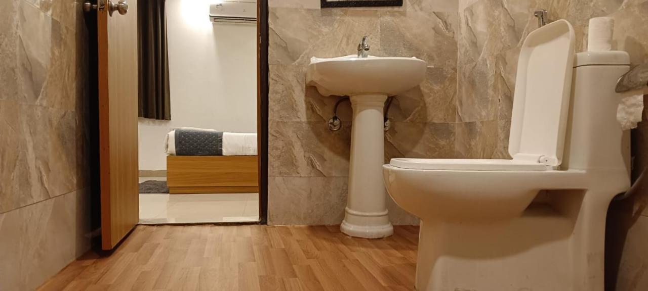Hotel De Grand By Igi Airport 4*