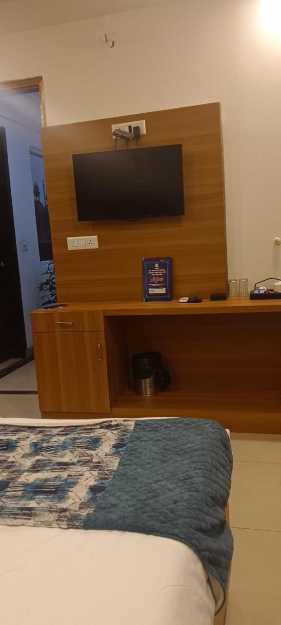 De Grand By Igi Airport 4*