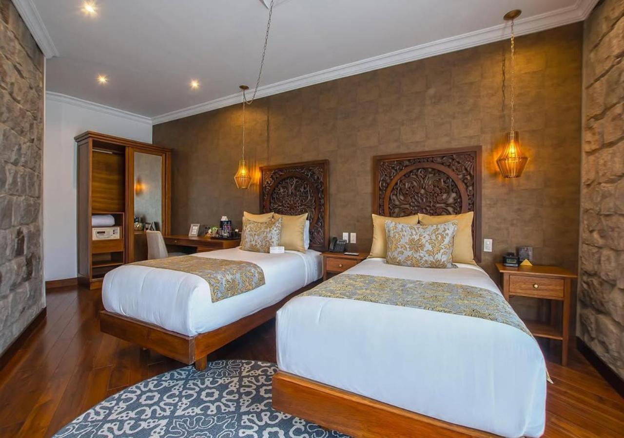 Grand Atlantiis Near Delhi Igi Airport Hotel