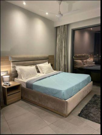 40th Floor River View Supernova * New Delhi