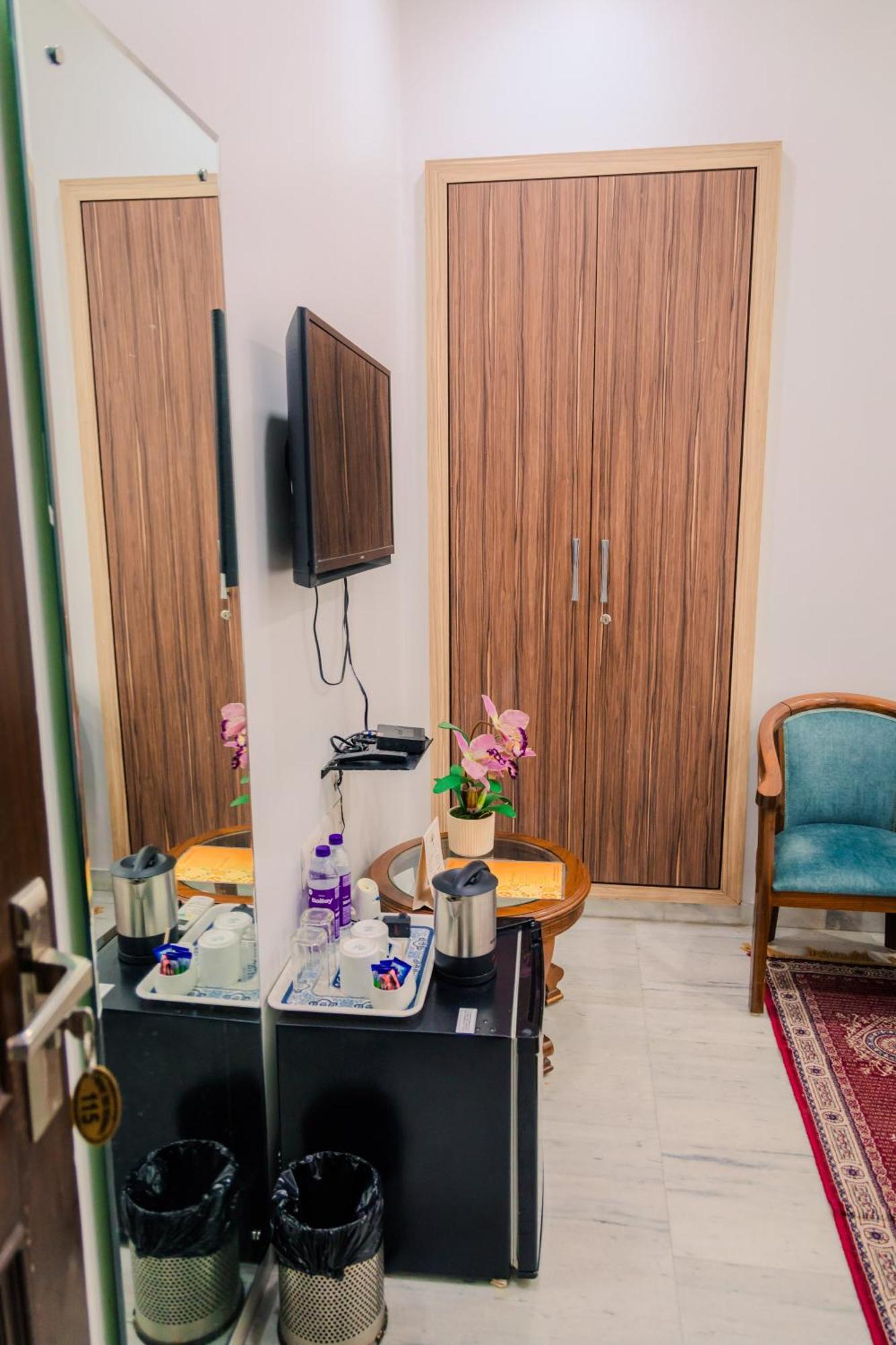 Peepal Tree Residency * New Delhi