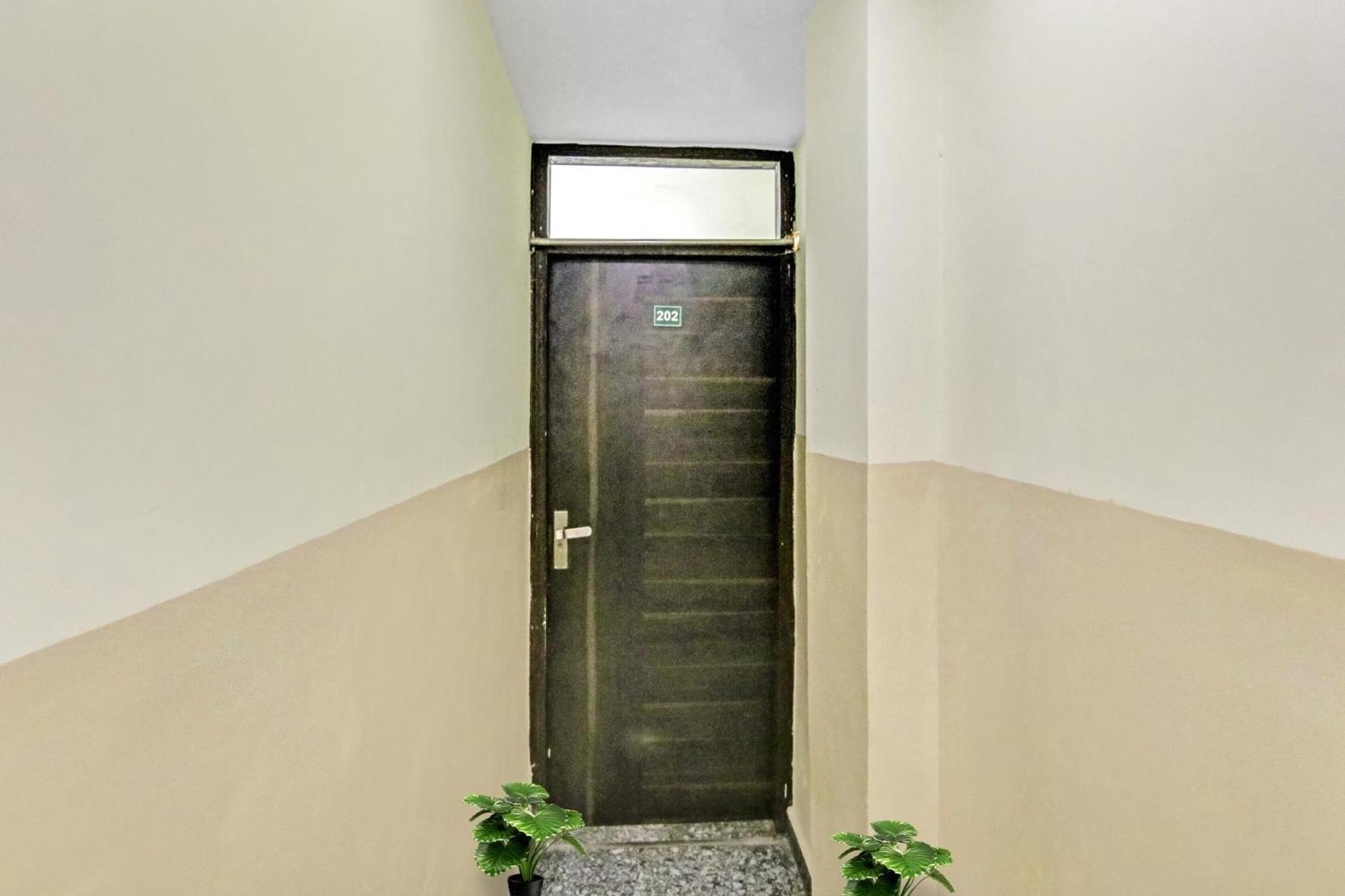 Super O Royal Hotel New Delhi