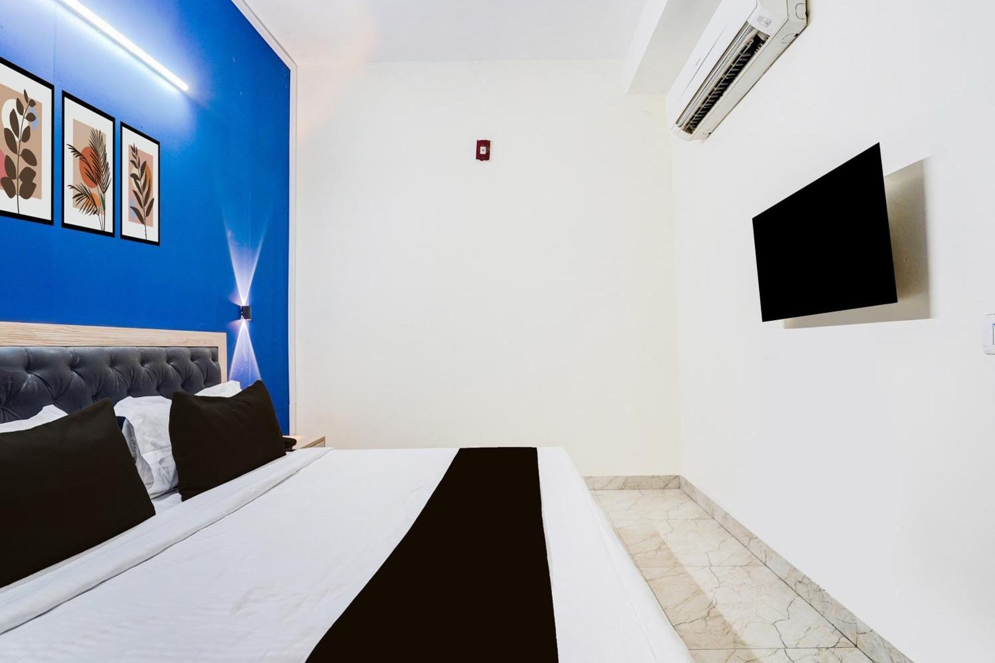 Hotel Super Collection O West Vinod Nagar Metro Station Formerly Royal *