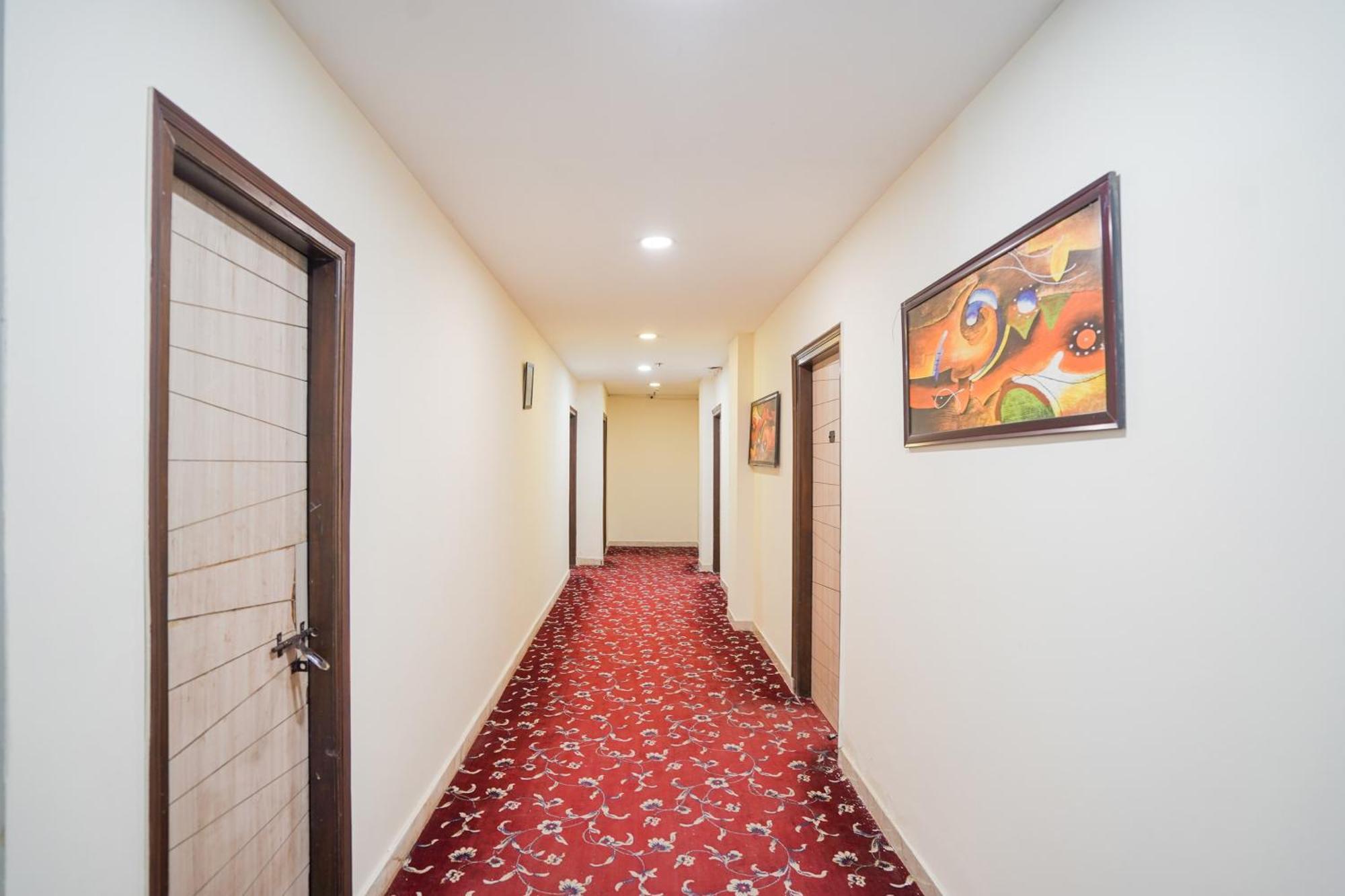Collection O West Vinod Nagar Metro Station Formerly Royal Hotel New Delhi