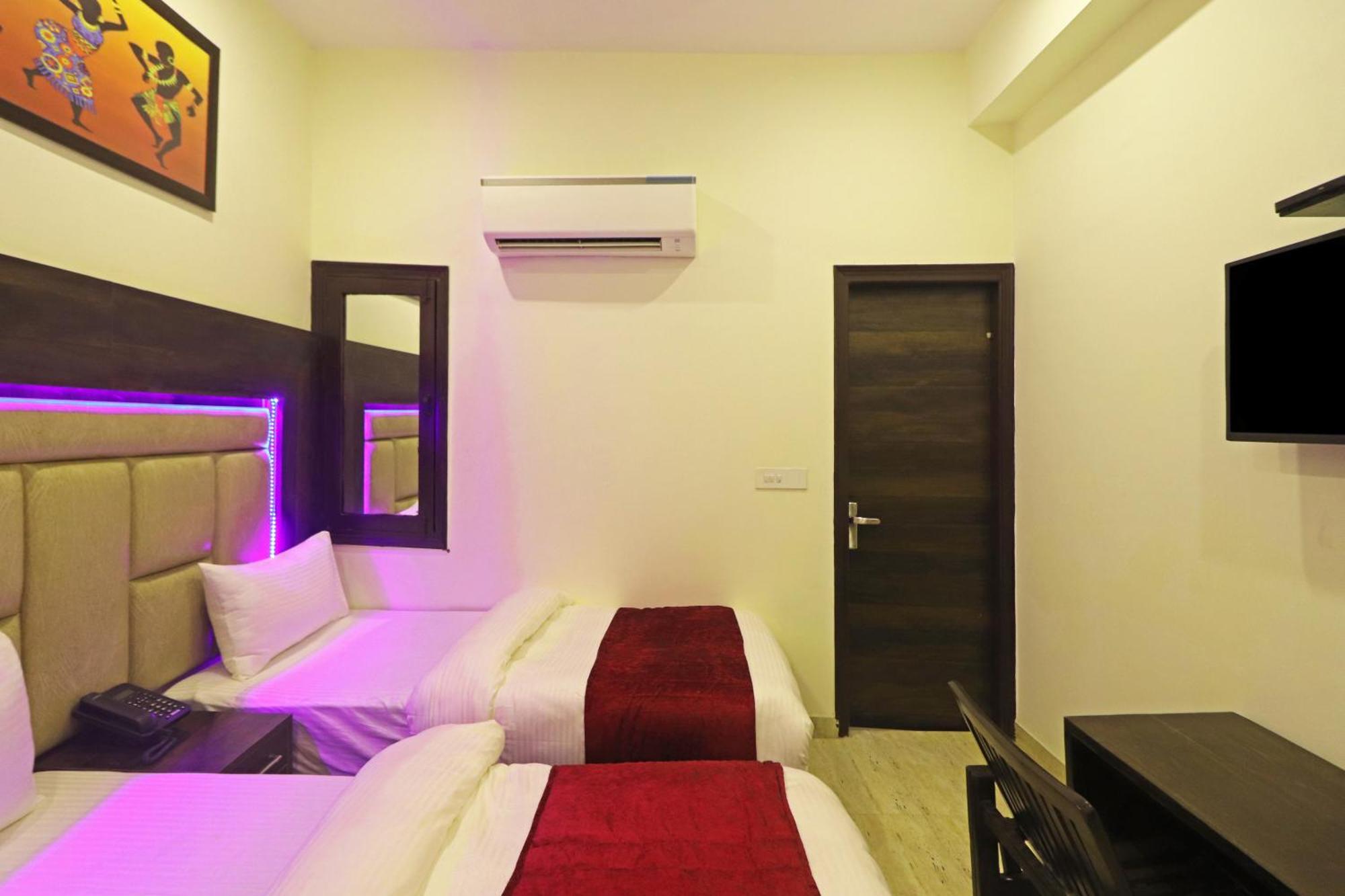 Hotel Kiara Near Delhi Airport - Free Airport Drop 4*