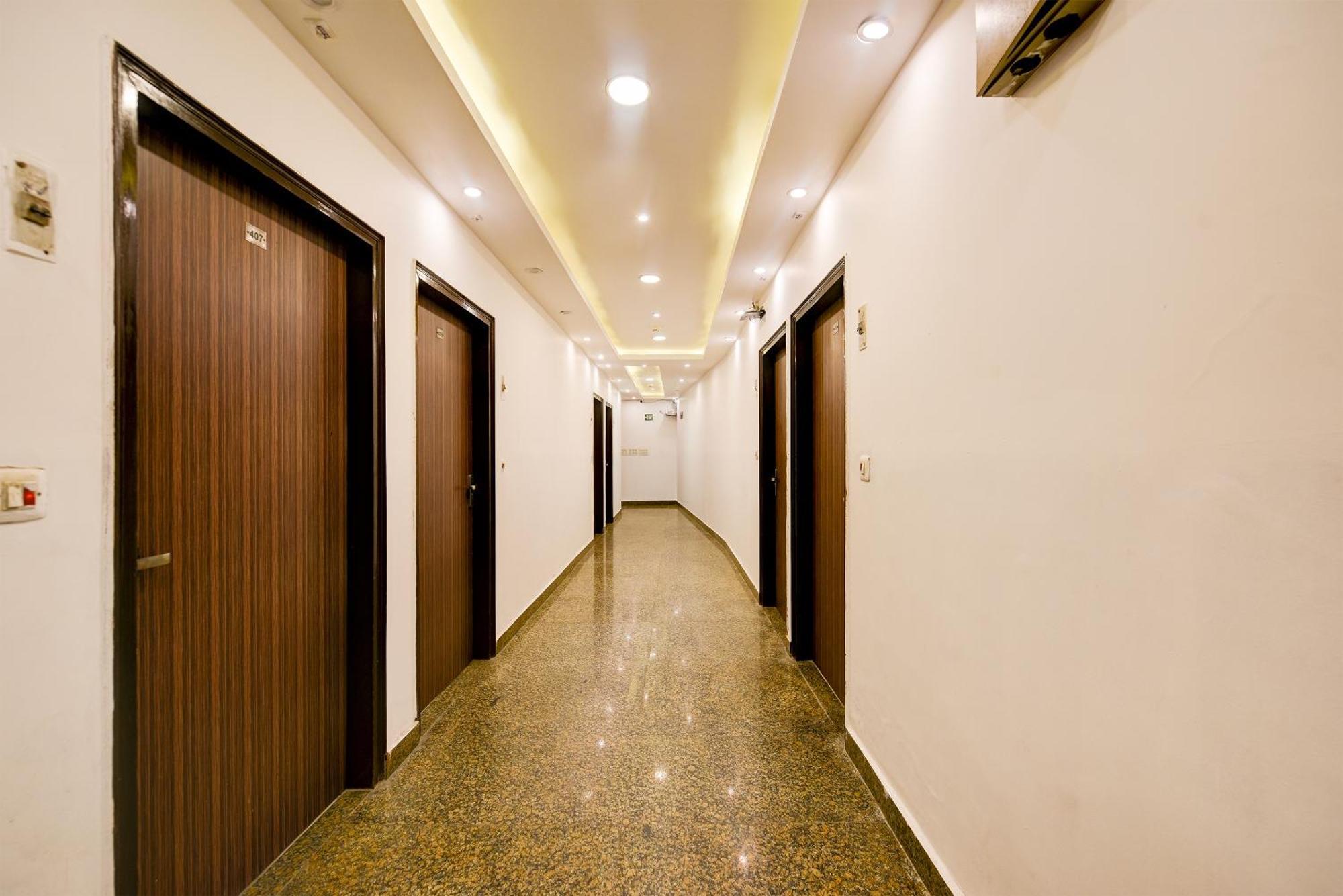 Hotel Kiara Near Delhi Airport - Free Airport Drop 4*