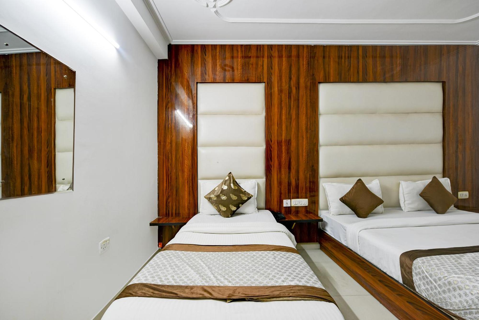 Kiara Near Delhi Airport - Free Airport Drop Hotel 4*