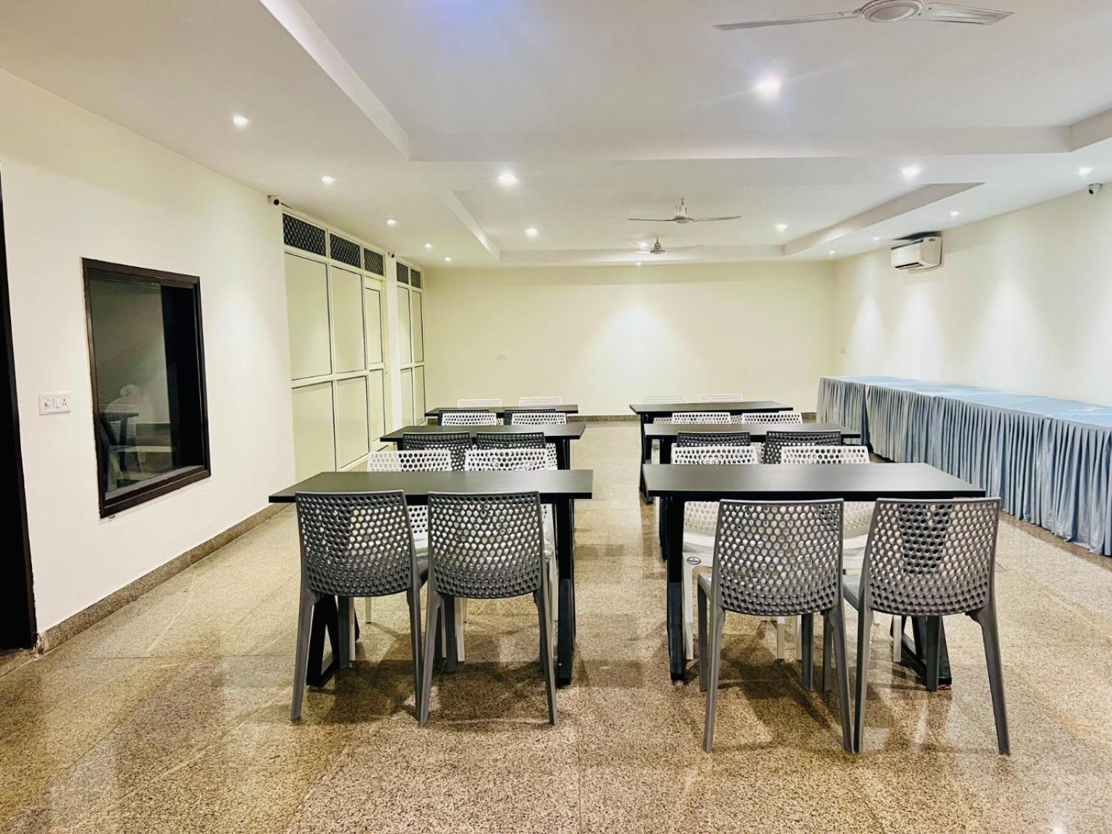 Hotel My Sector 23 Near Yashobhoomi Dwarka