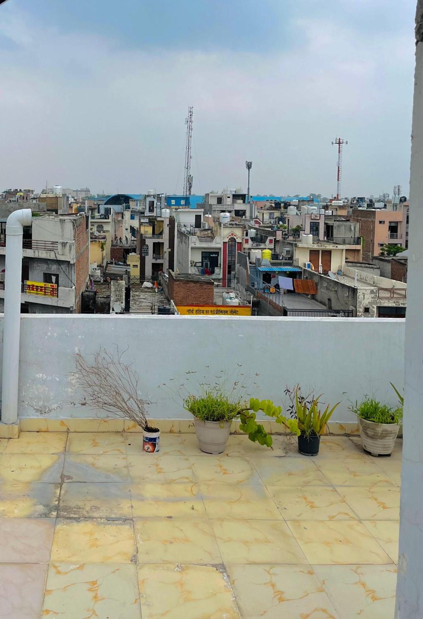 Independent 1 Bhk Flat In * New Delhi