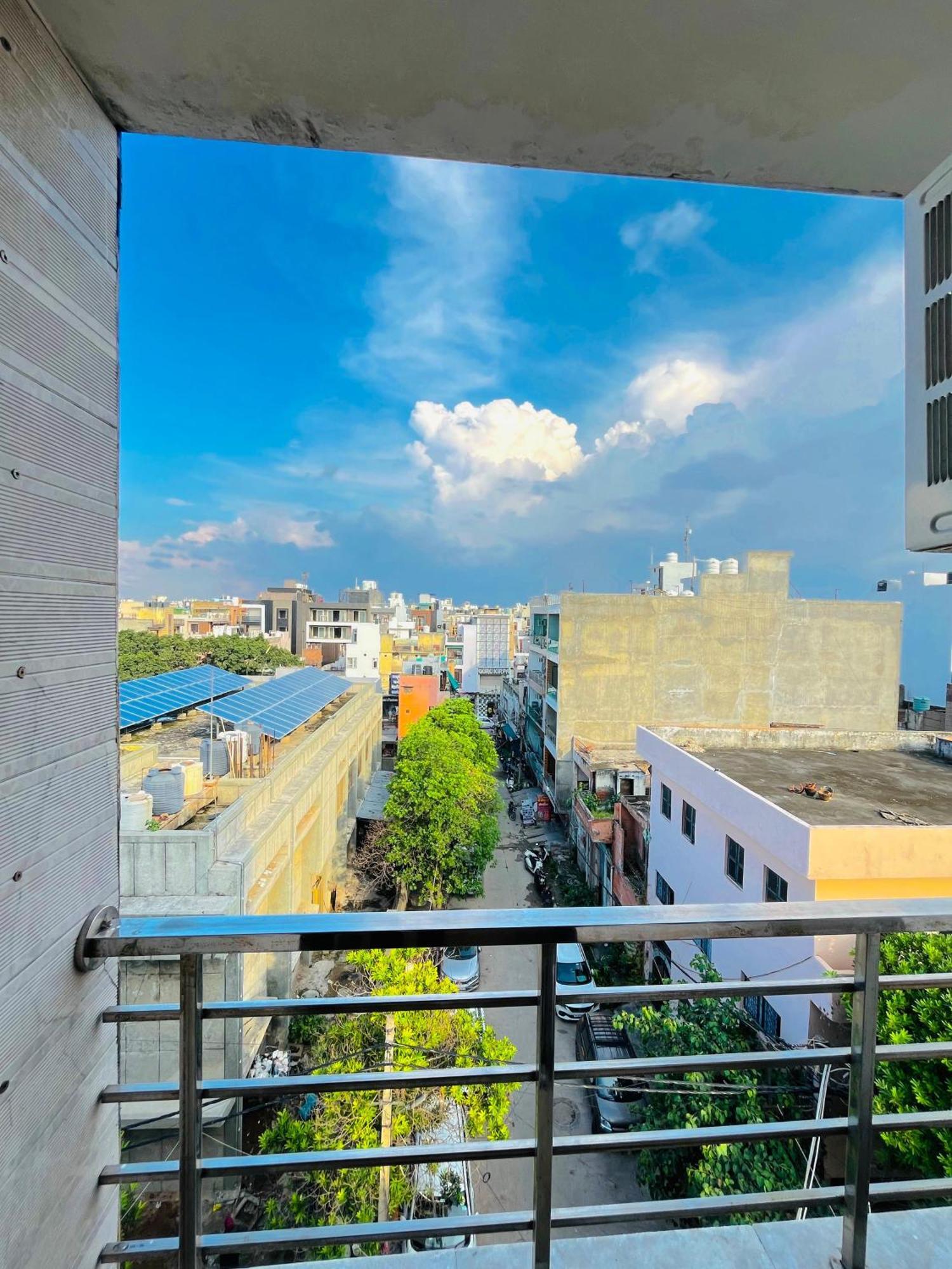 Independent 1 Bhk Flat In Apartment *