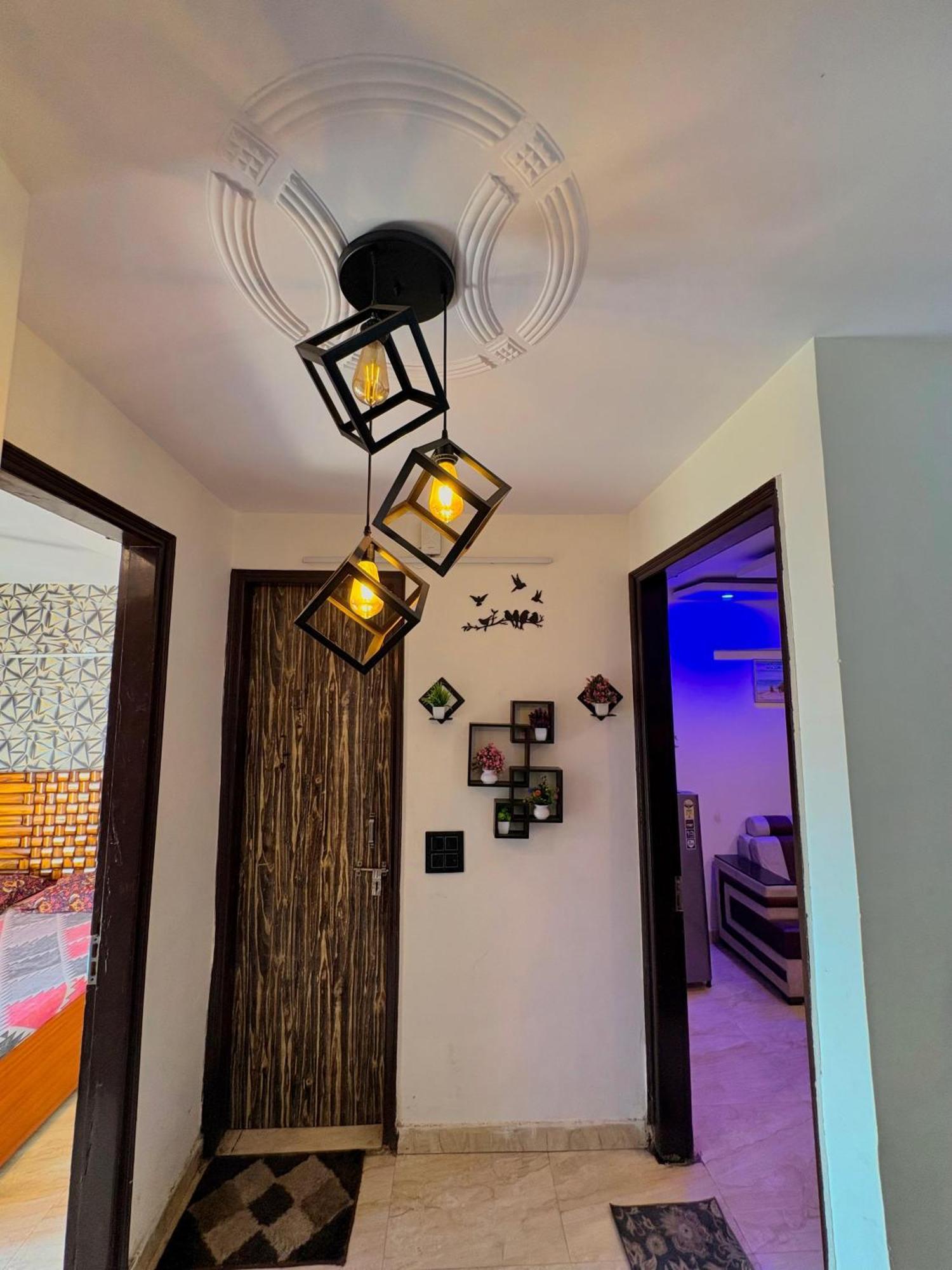 Independent 1 Bhk Flat In * New Delhi