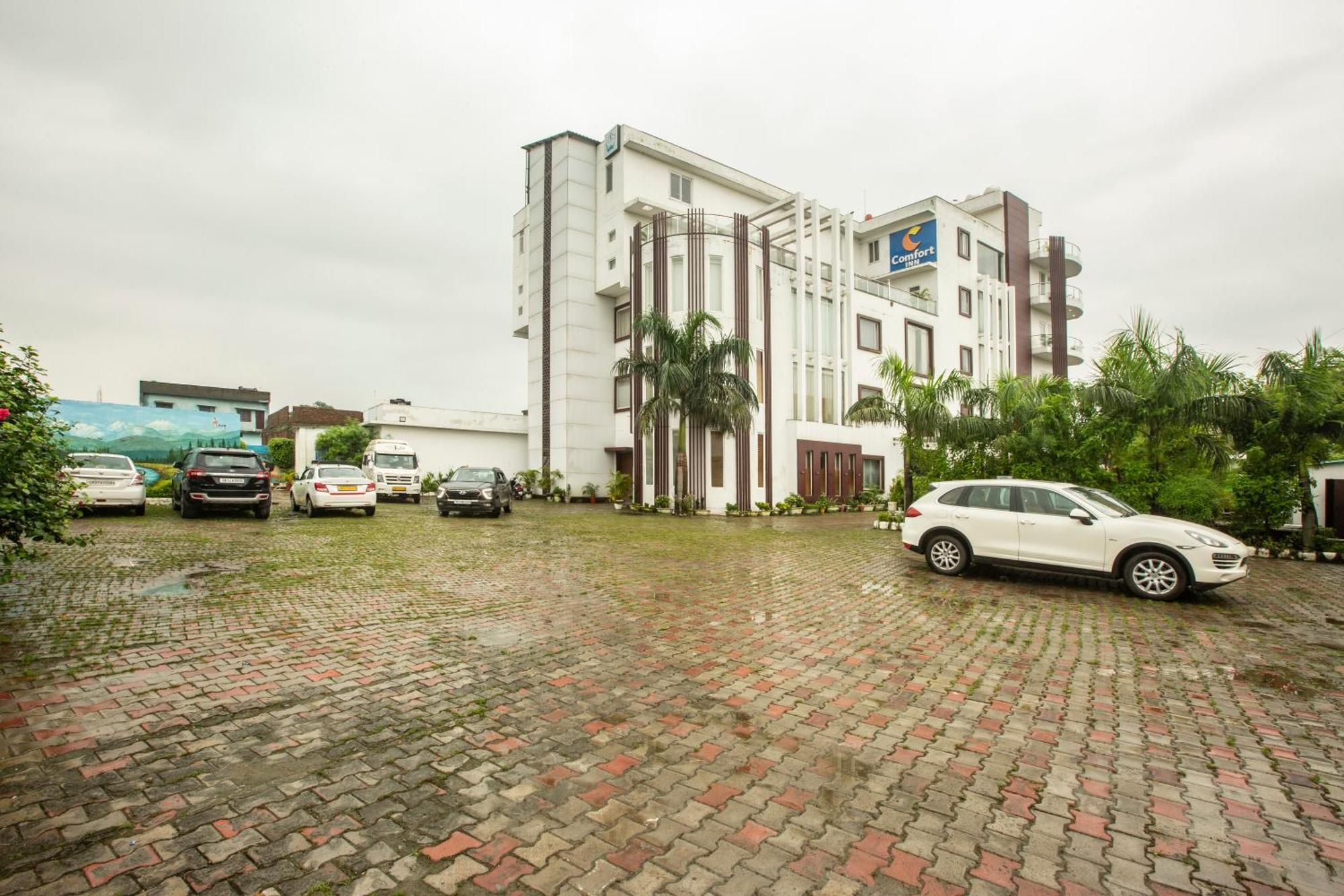 Park Plaza Near Delhi Airport 4*