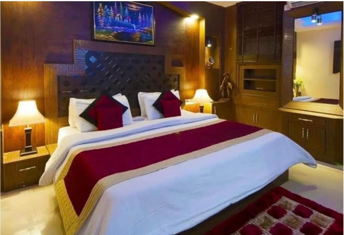 Diamond Inn-near Igi-airport-terminal-3 Hotel 4*