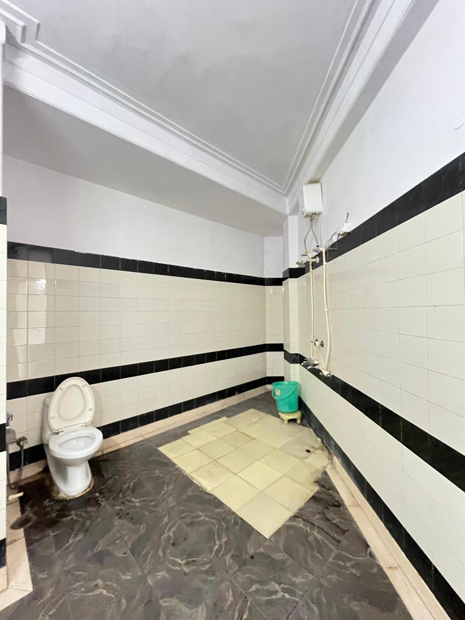 Hotel Redstone - Near Igi Airport