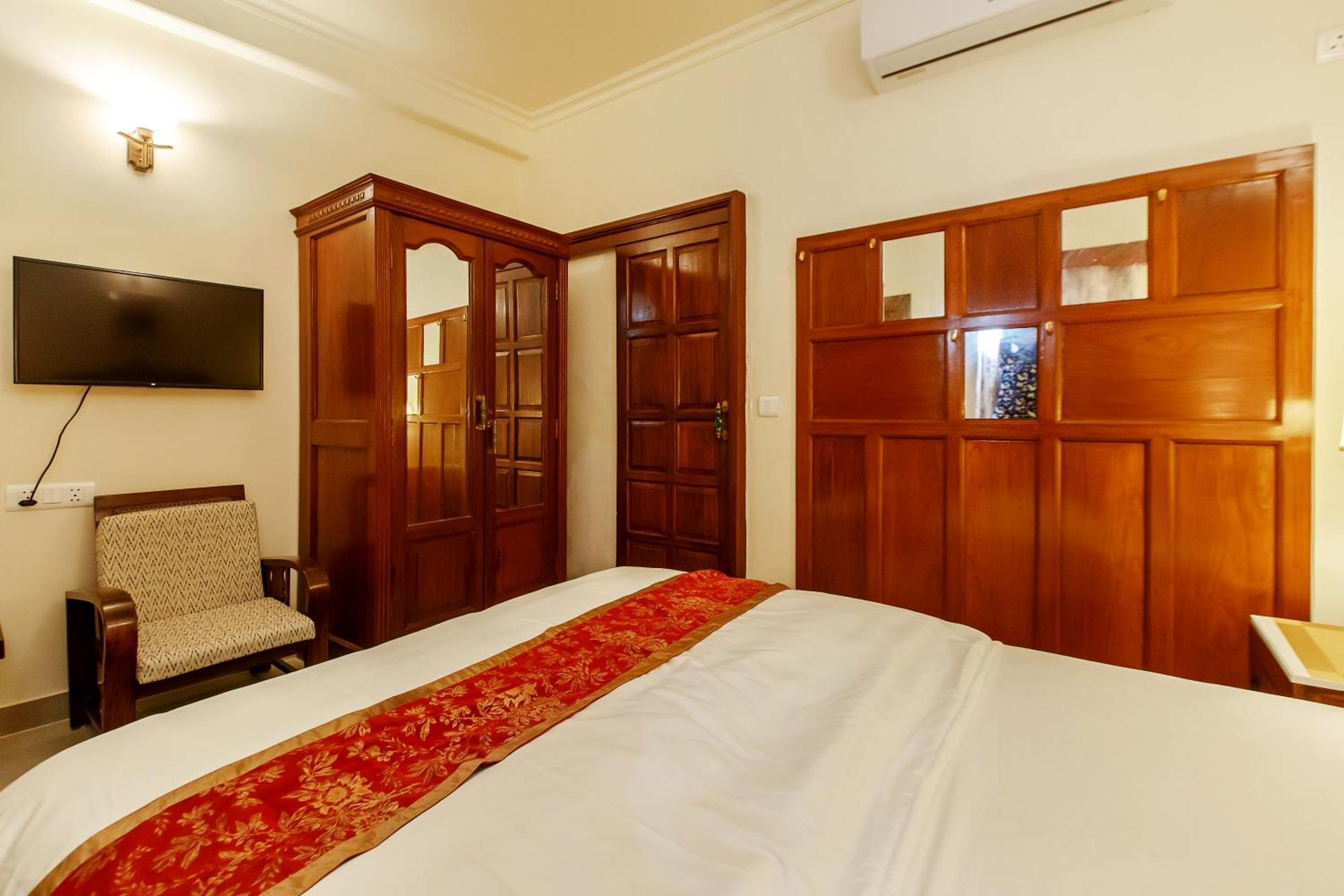 Apartment Blue Sky -hauz Khas Village