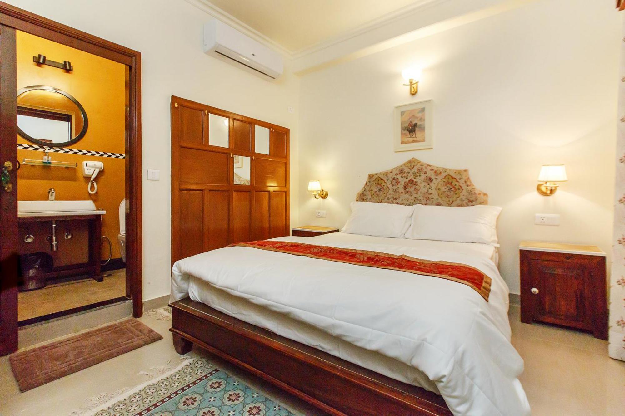 Blue Sky -hauz Khas Village Apartment *