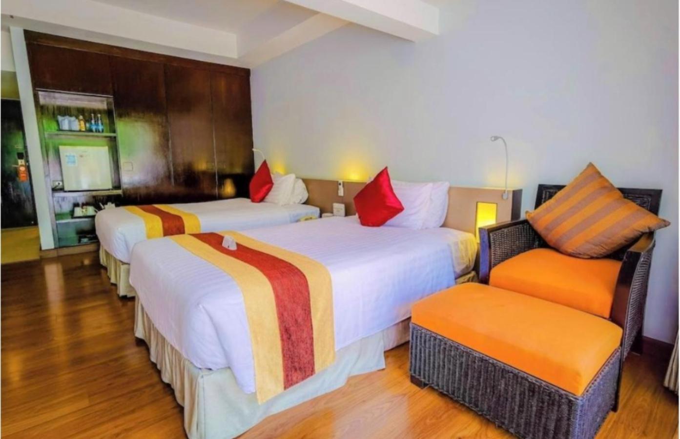 Glory Near Delhi International Airport 4*