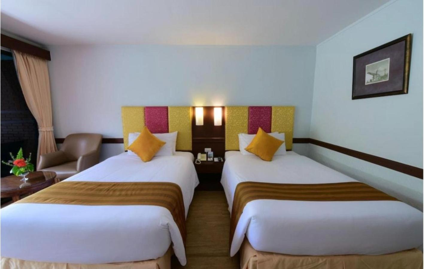 Hotel Glory Near Delhi International Airport