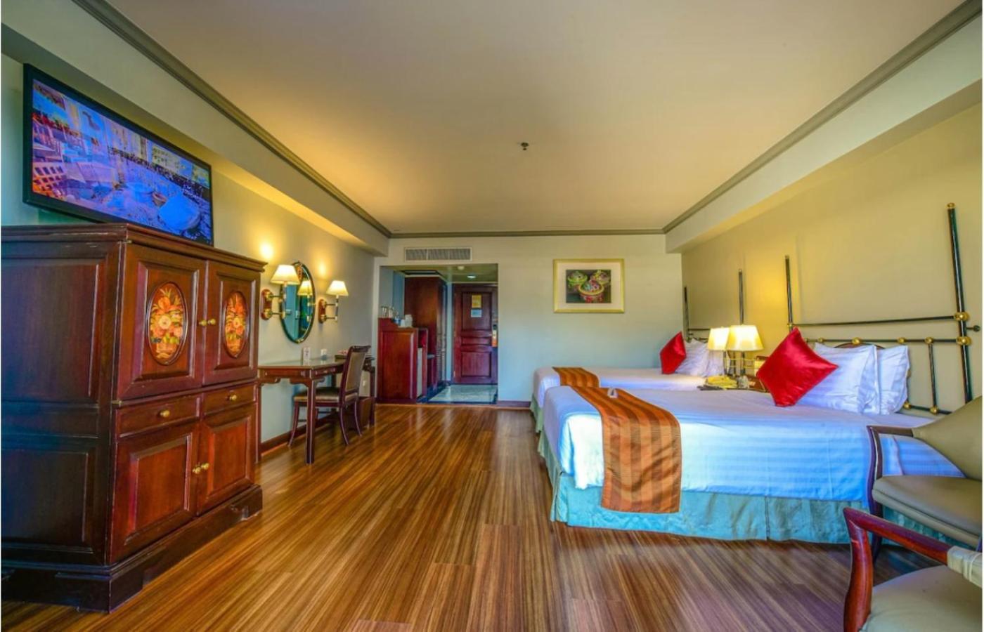 Hotel Glory Near Delhi International Airport