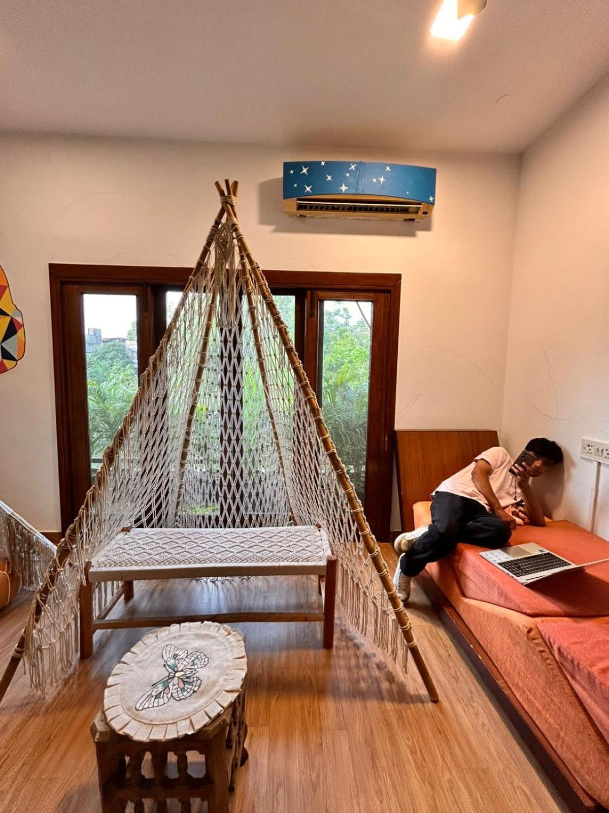 Hotel Whiite Panda - Backpacker In Delhi Greater Kailash 3*