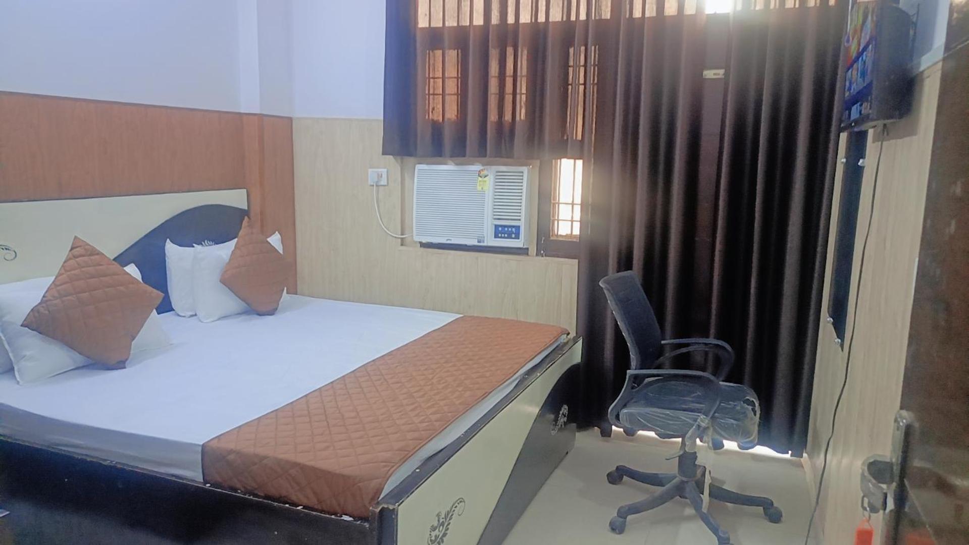Hotel Clark New Delhi