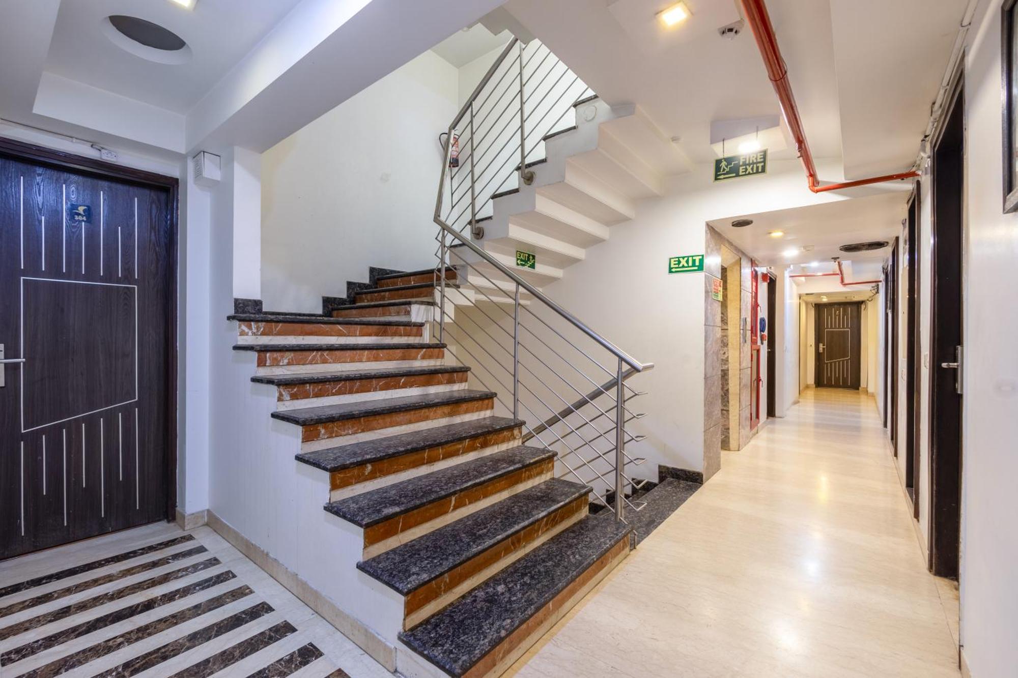 Palm Do'r # Walking Distance To Station # Parking # Family # Customer's Choice # Rated 3* Nova Deli