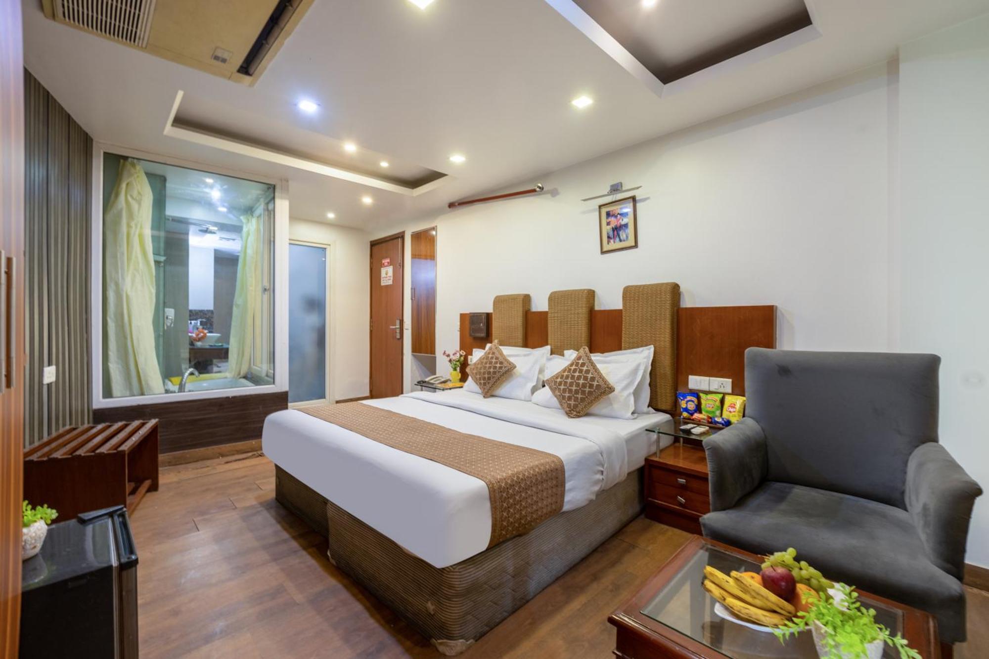 Palm Do'r # Walking Distance To Station # Parking # Family # Customer's Choice # Rated Hotel
