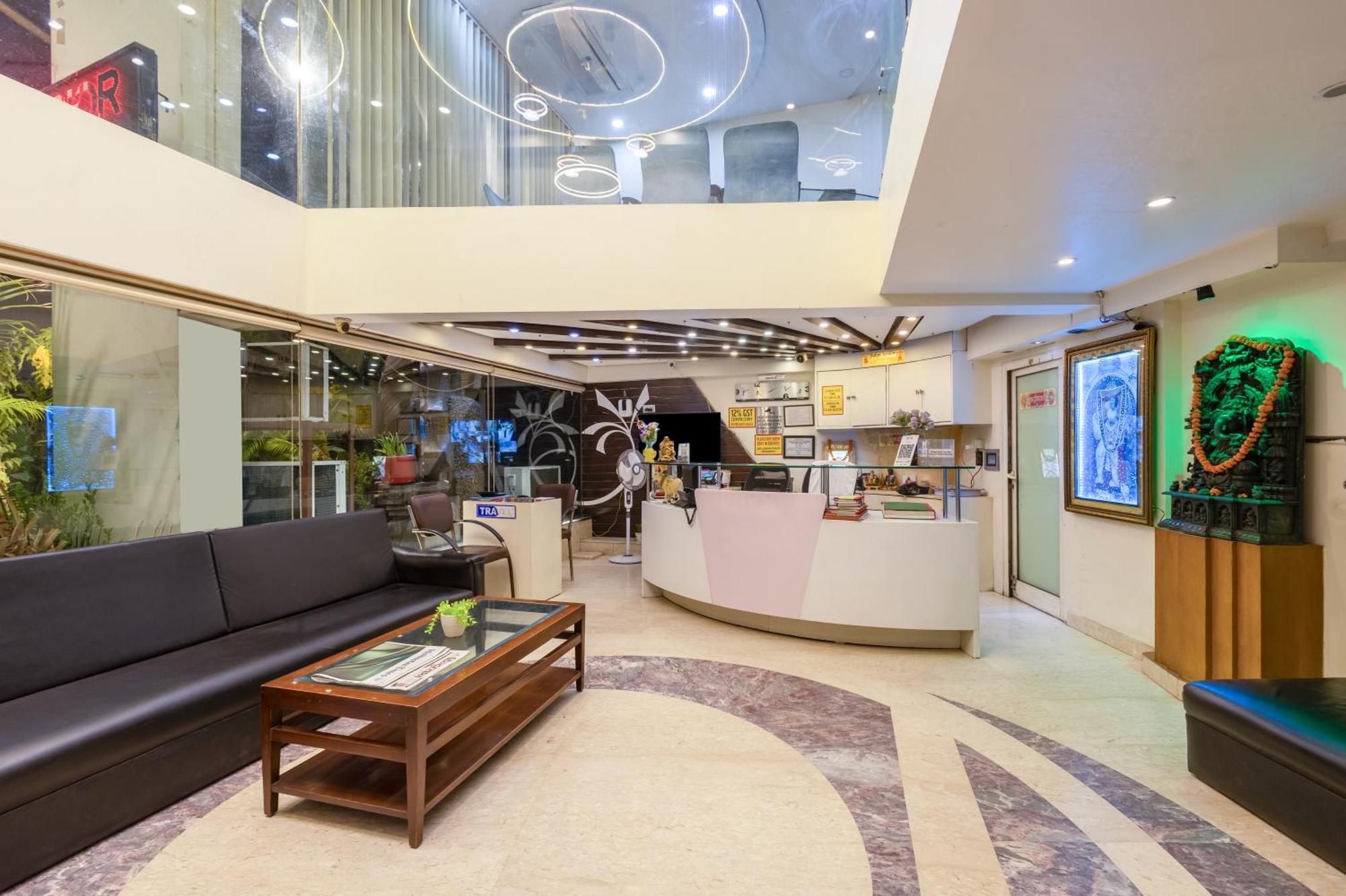 Hotel Palm Do'r # Walking Distance To Station # Parking # Family # Customer's Choice # Rated
