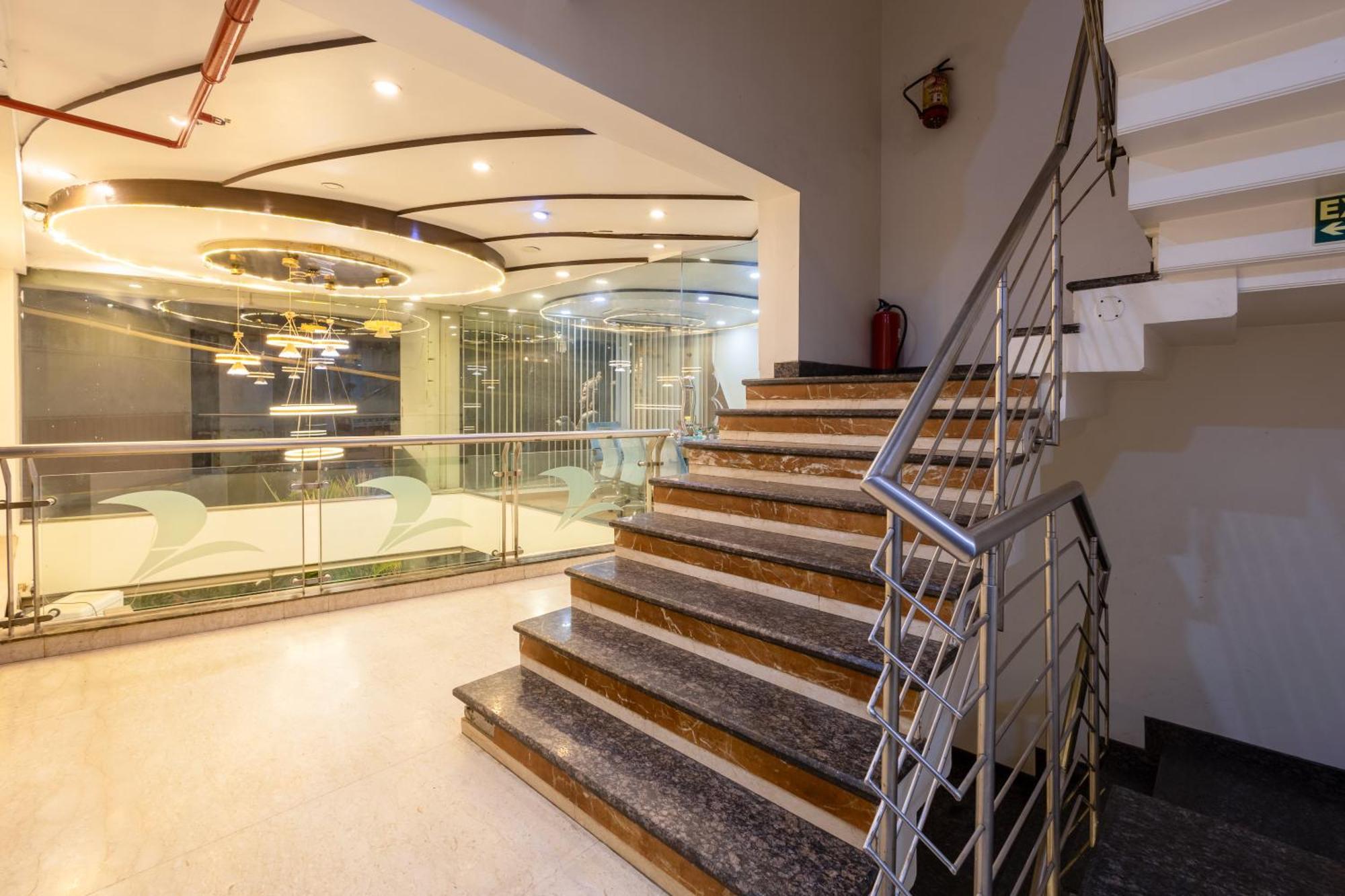 Palm Do'r # Walking Distance To Station # Parking # Family # Customer's Choice # Rated 3* Nova Deli