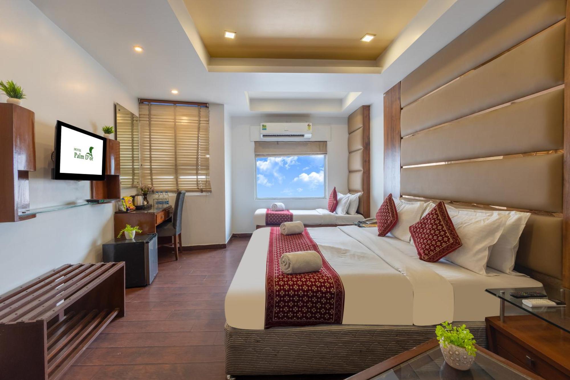 Palm Do'r # Walking Distance To Station # Parking # Family # Customer's Choice # Rated 3* Nova Deli