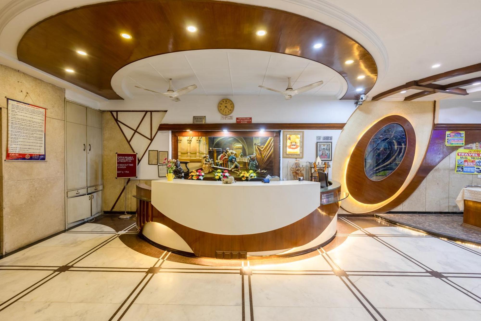Chanchal Continental # Near To New Delhi Station # Family Hotel # Customer'S Choice Hotel # Tourist Places Nearby - Red Fort, Jama Masjid, India Gate 3* New Delhi