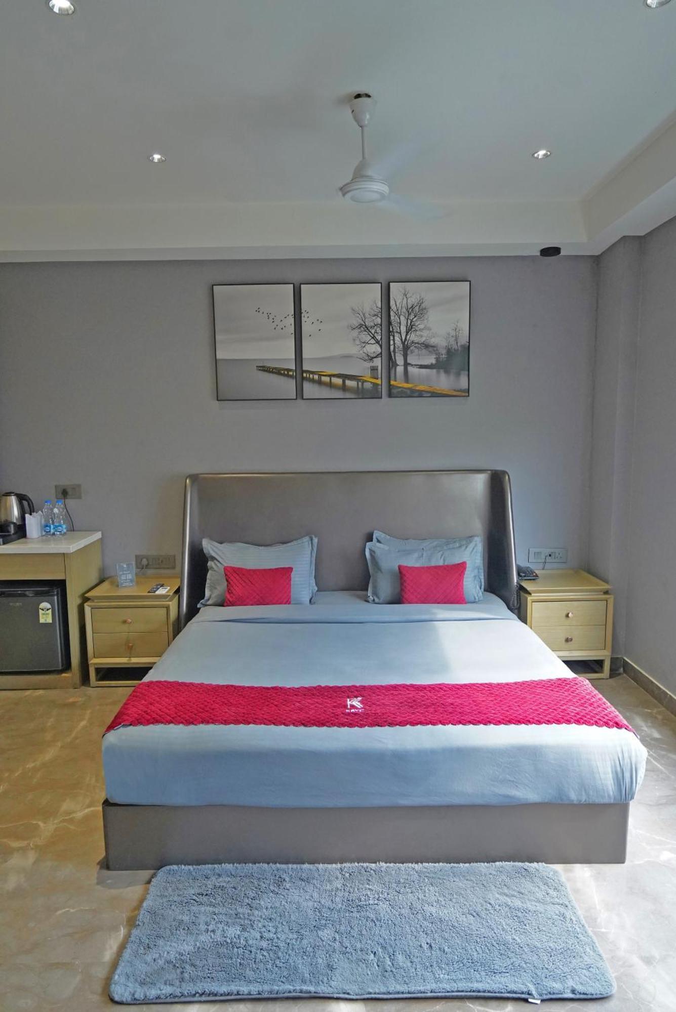 Kryc Luxury Living Near Indraprastha Apollo Hospital Hotel 3*