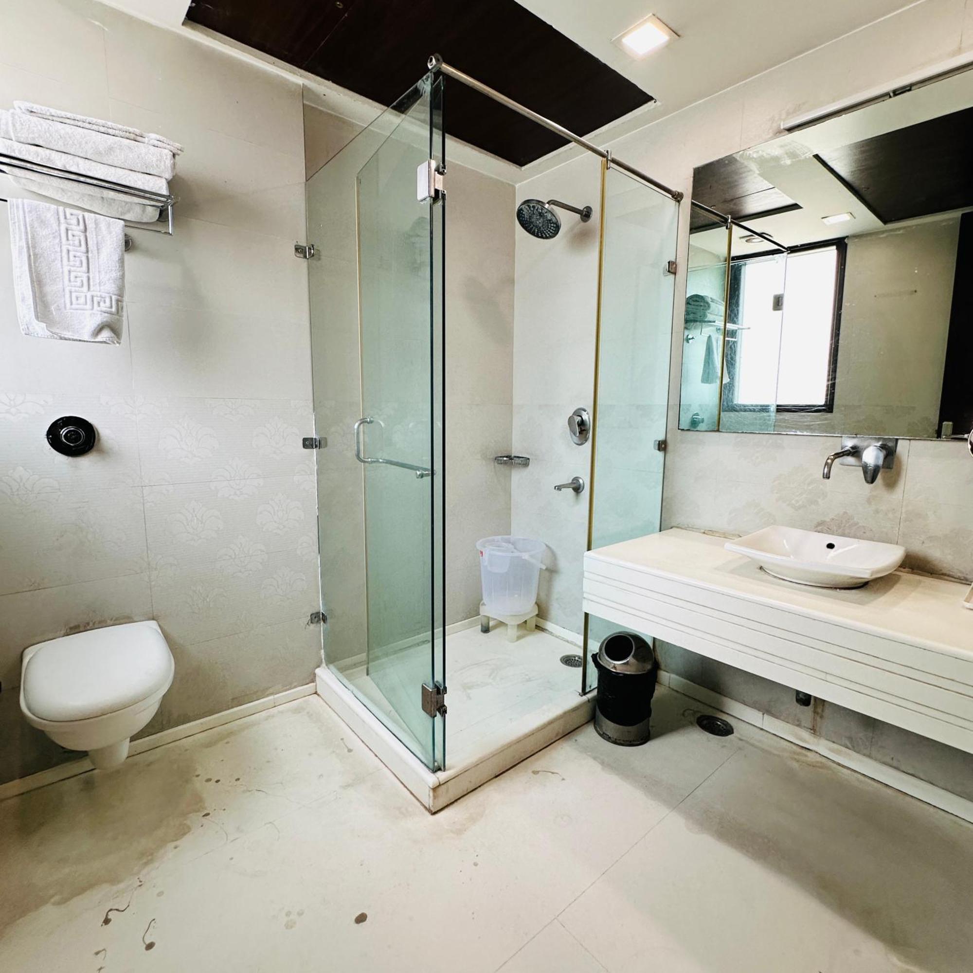 Hotel Qotel Signature Lavish Rajouri Garden 3*