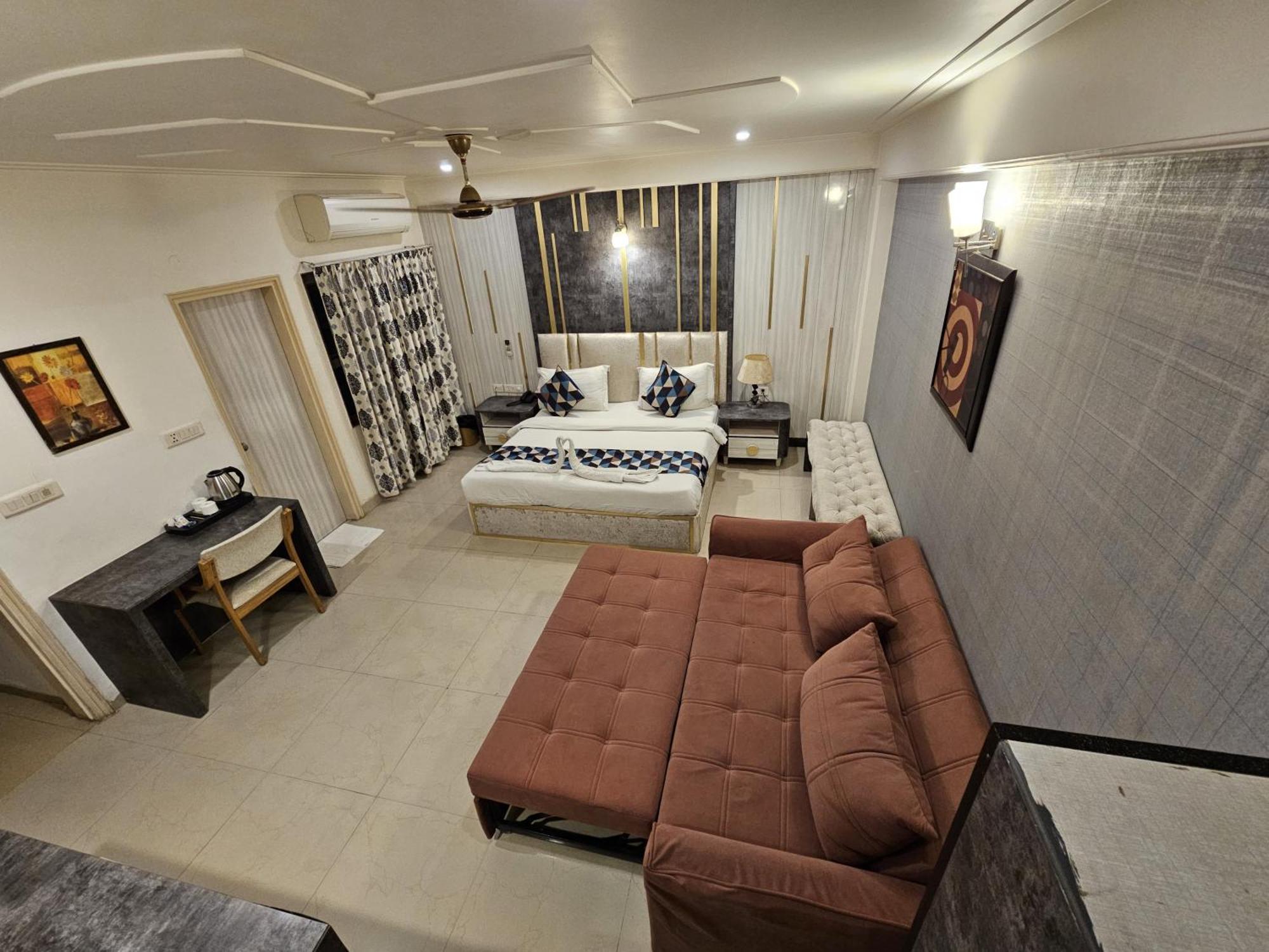 Hotel Oppera Delhi International Airport 4*