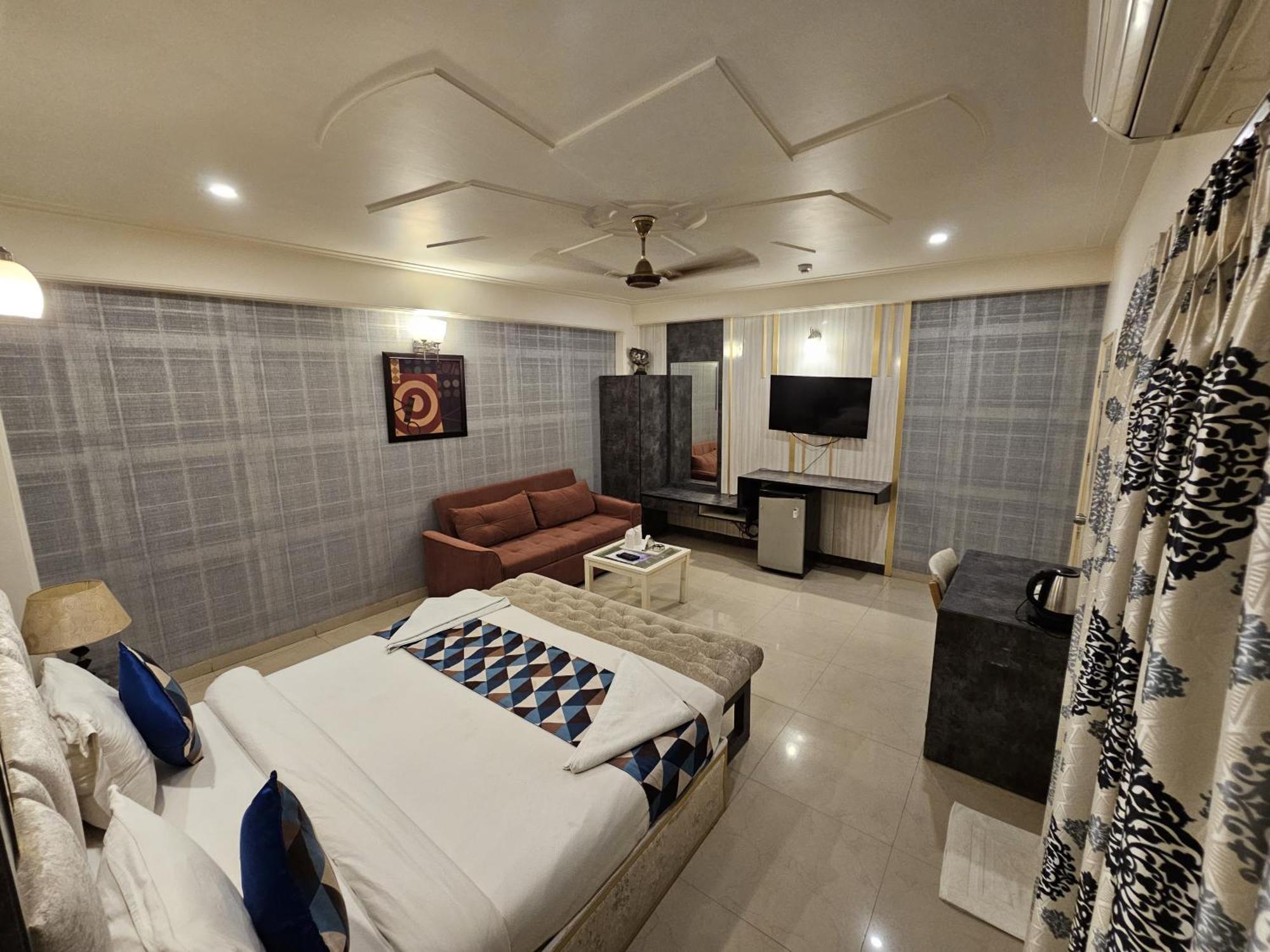 Hotel Oppera Delhi International Airport 4*