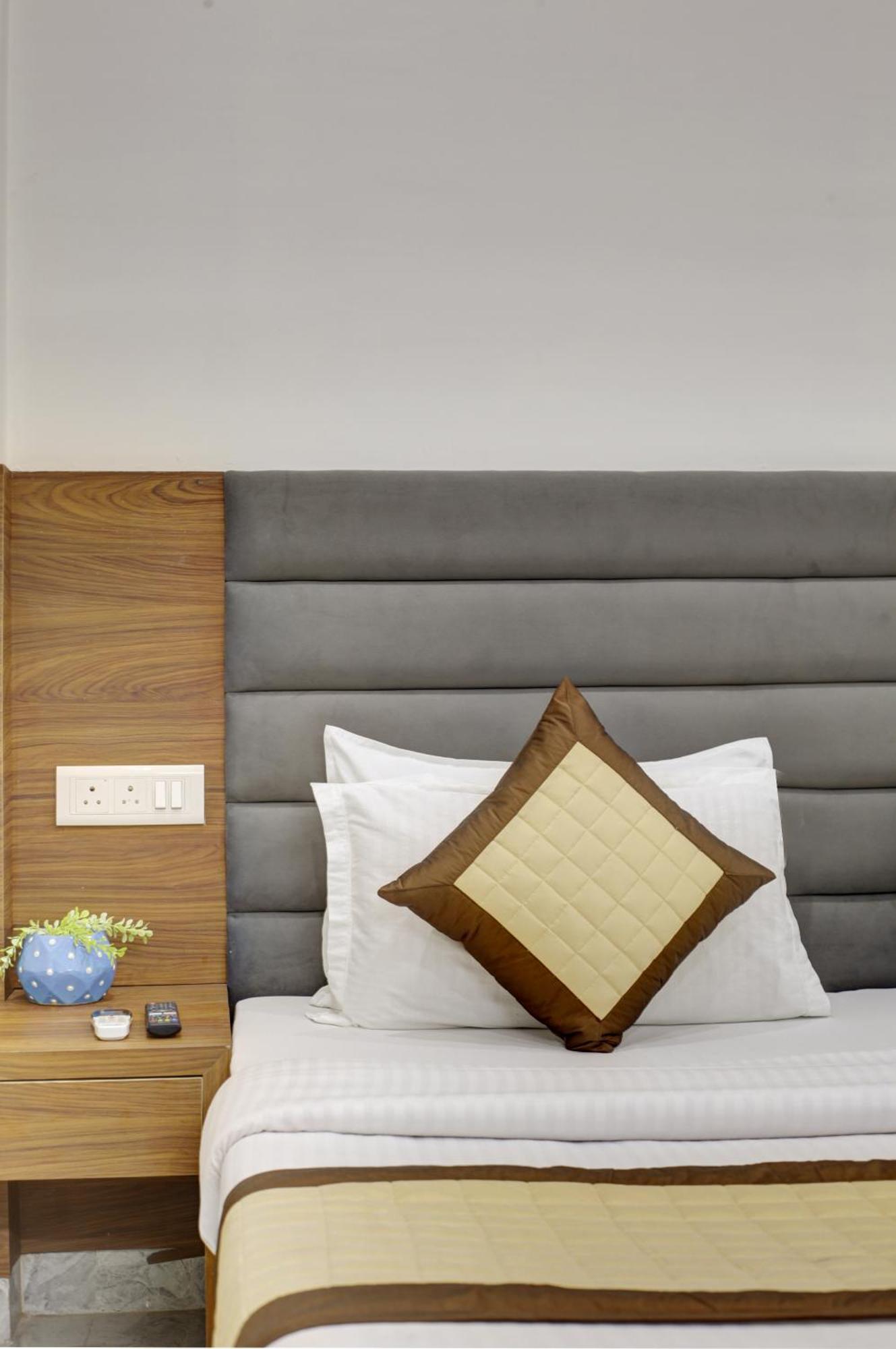 S B Near Railway Station Paharganj * New Delhi