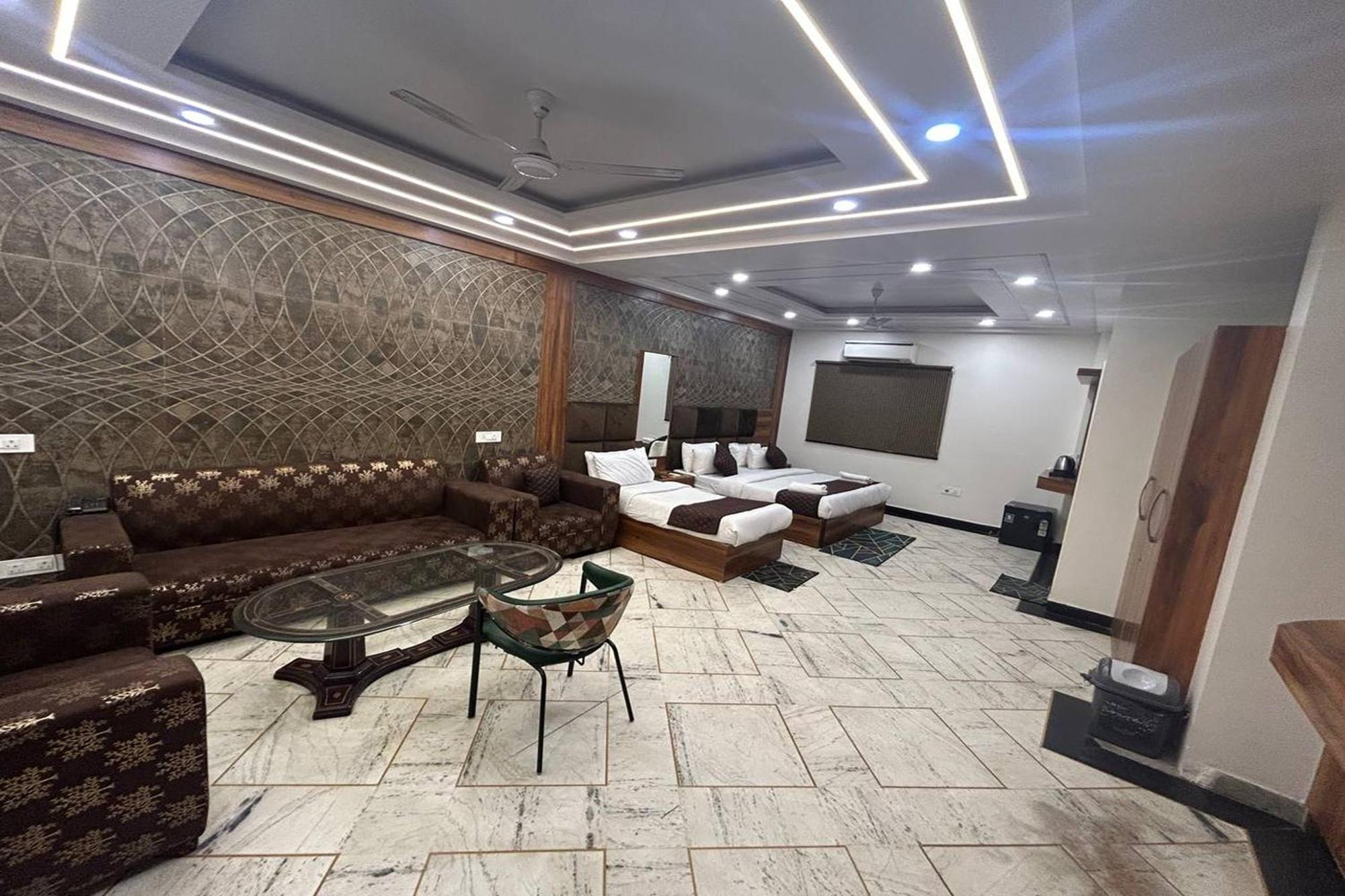 Singh Continetal Hotel