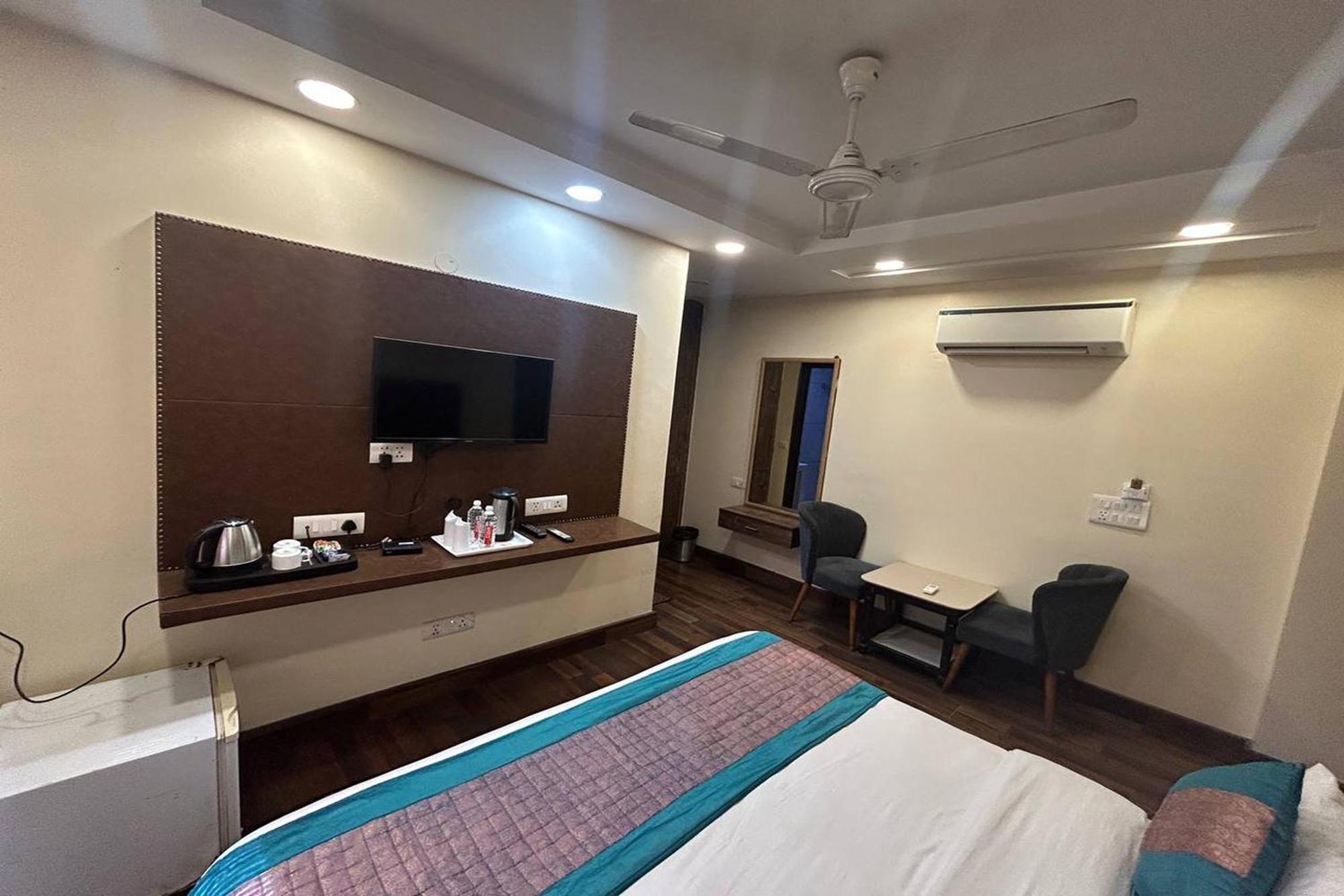 Singh Continetal Delhi (National Capital Territory of India)
